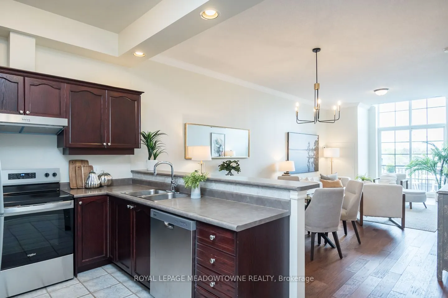 262 Dundas Street E, #318