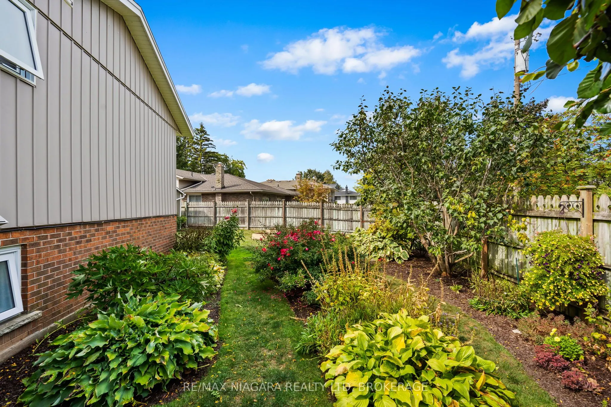 2 Bayridge Cove