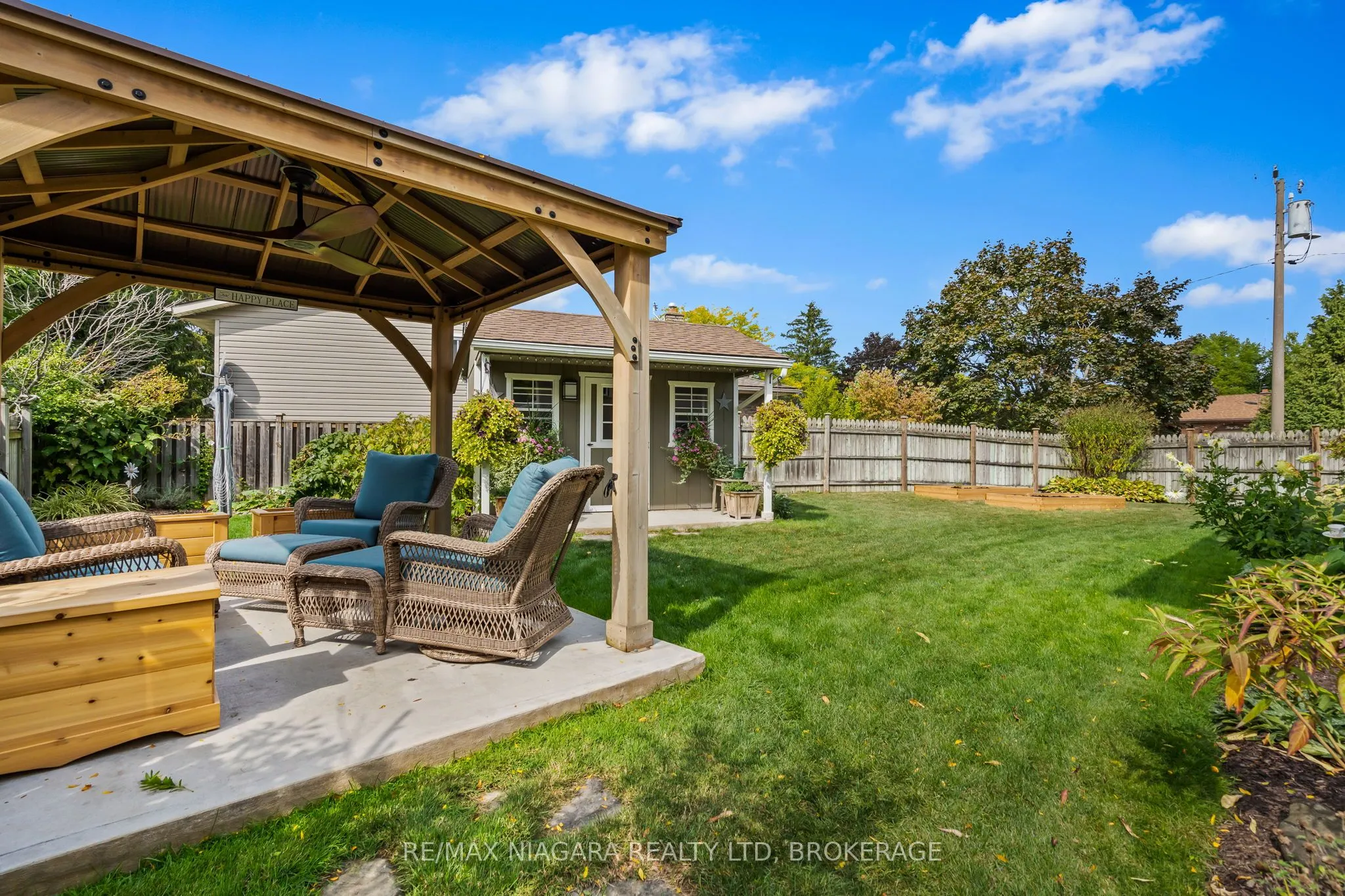 2 Bayridge Cove