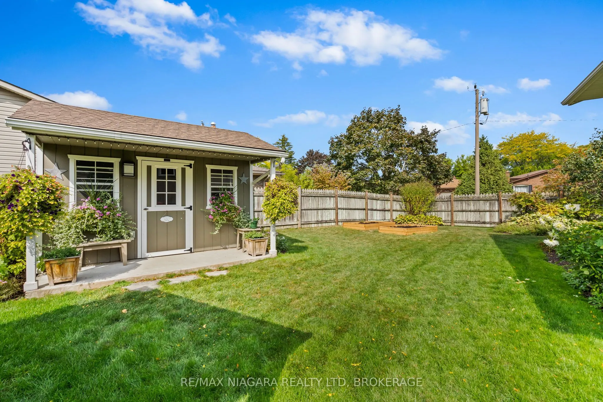 2 Bayridge Cove