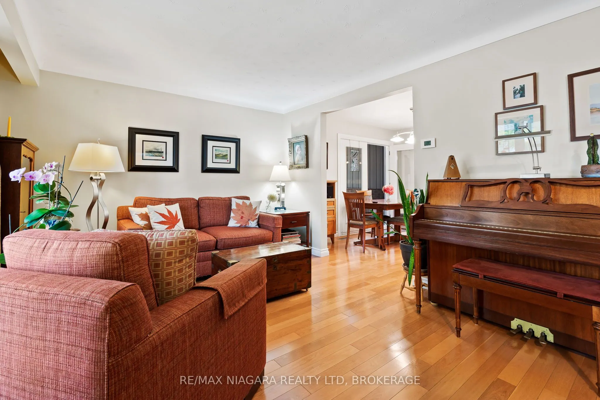 2 Bayridge Cove