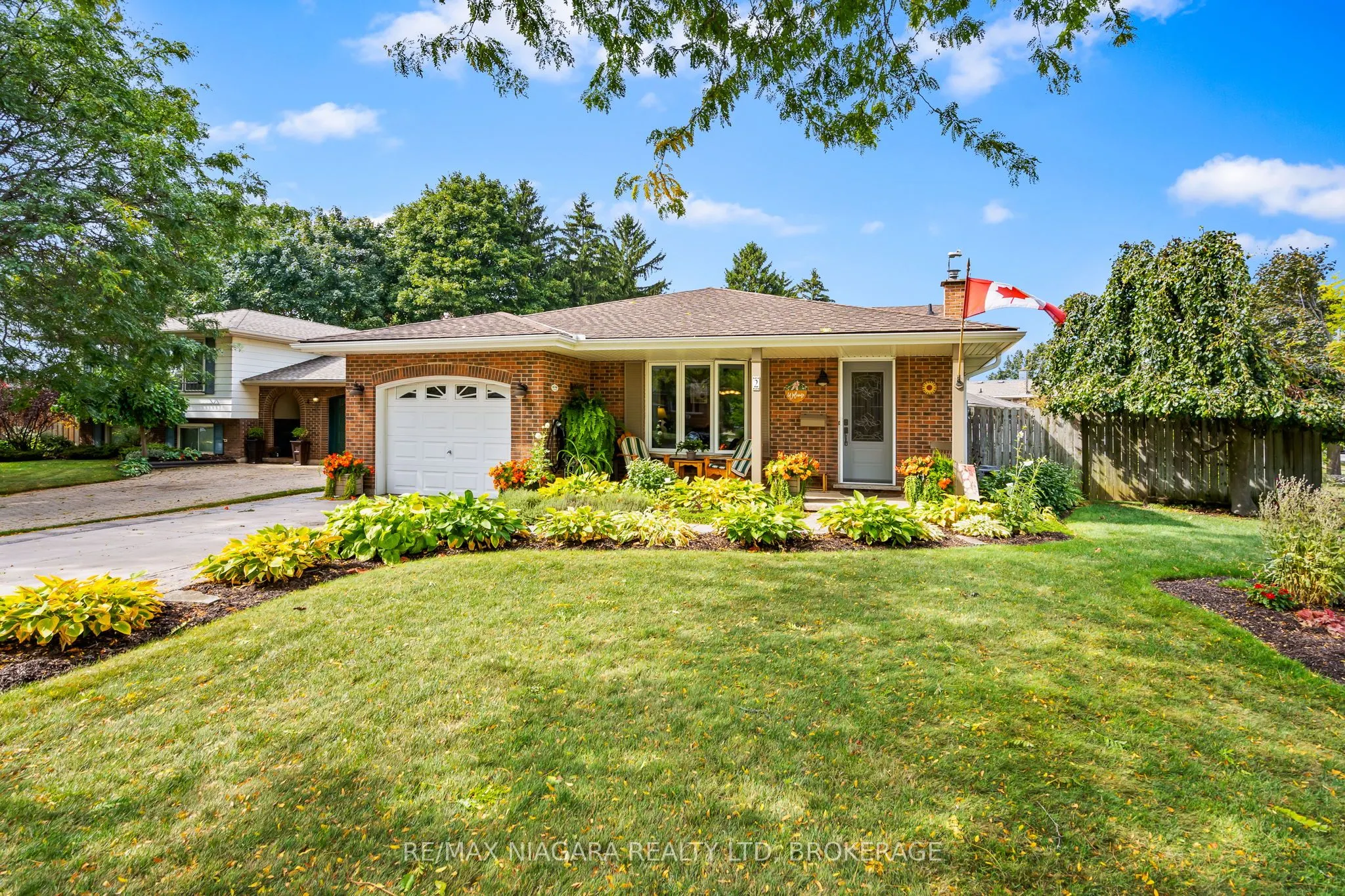2 Bayridge Cove