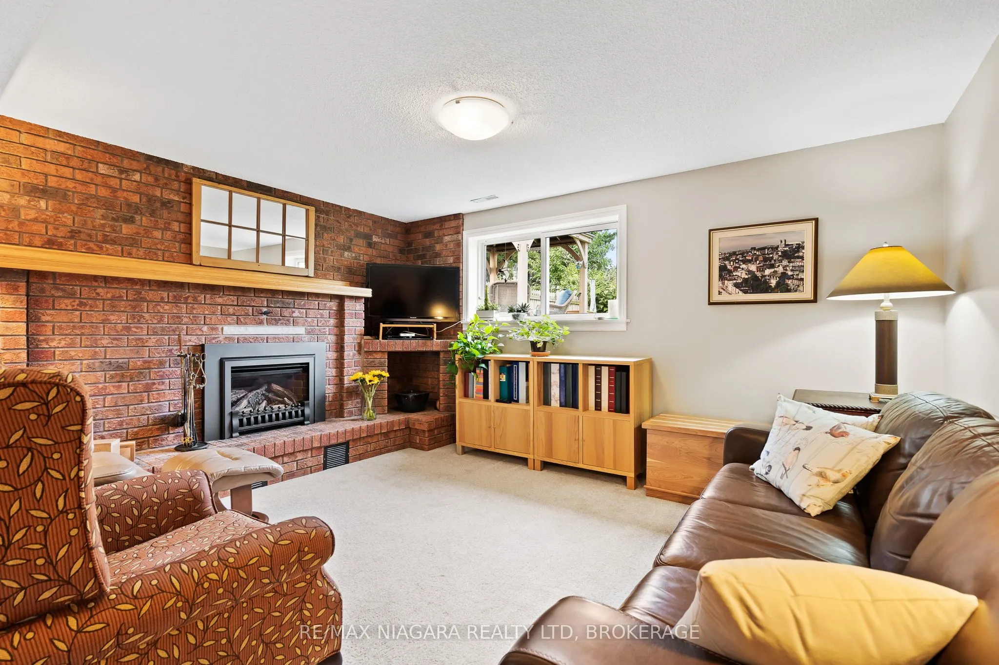 2 Bayridge Cove