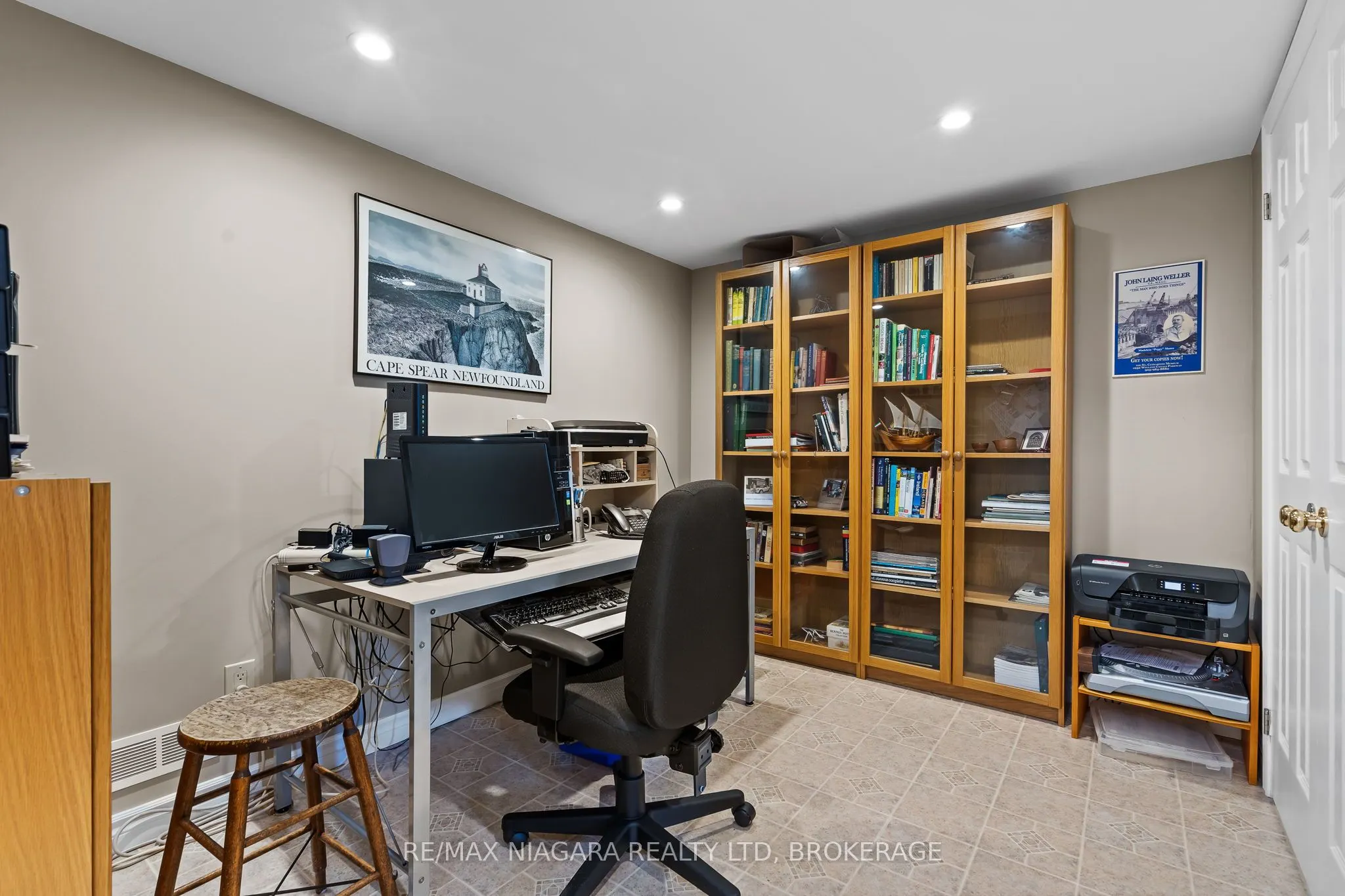 2 Bayridge Cove