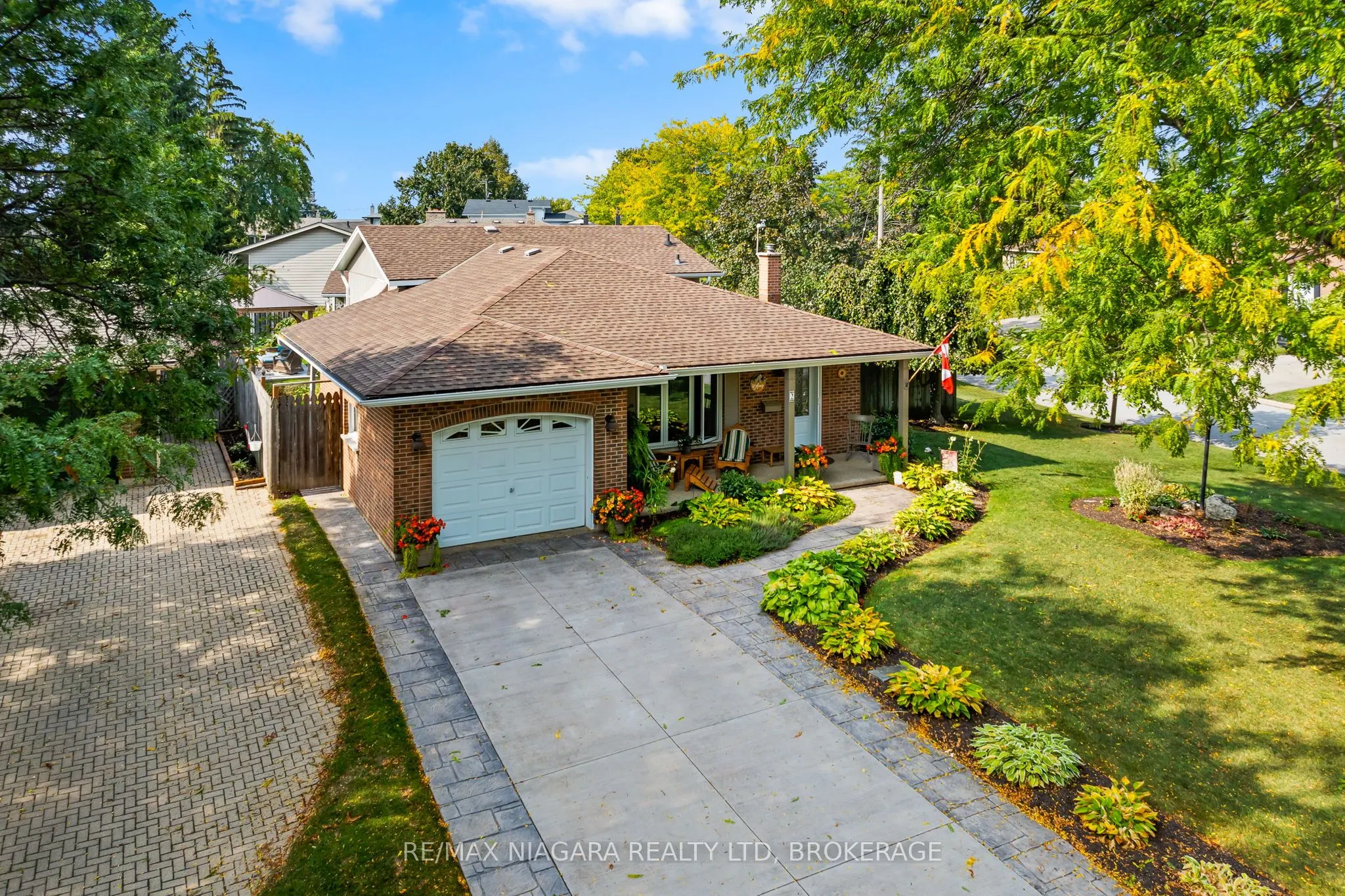 2 Bayridge Cove