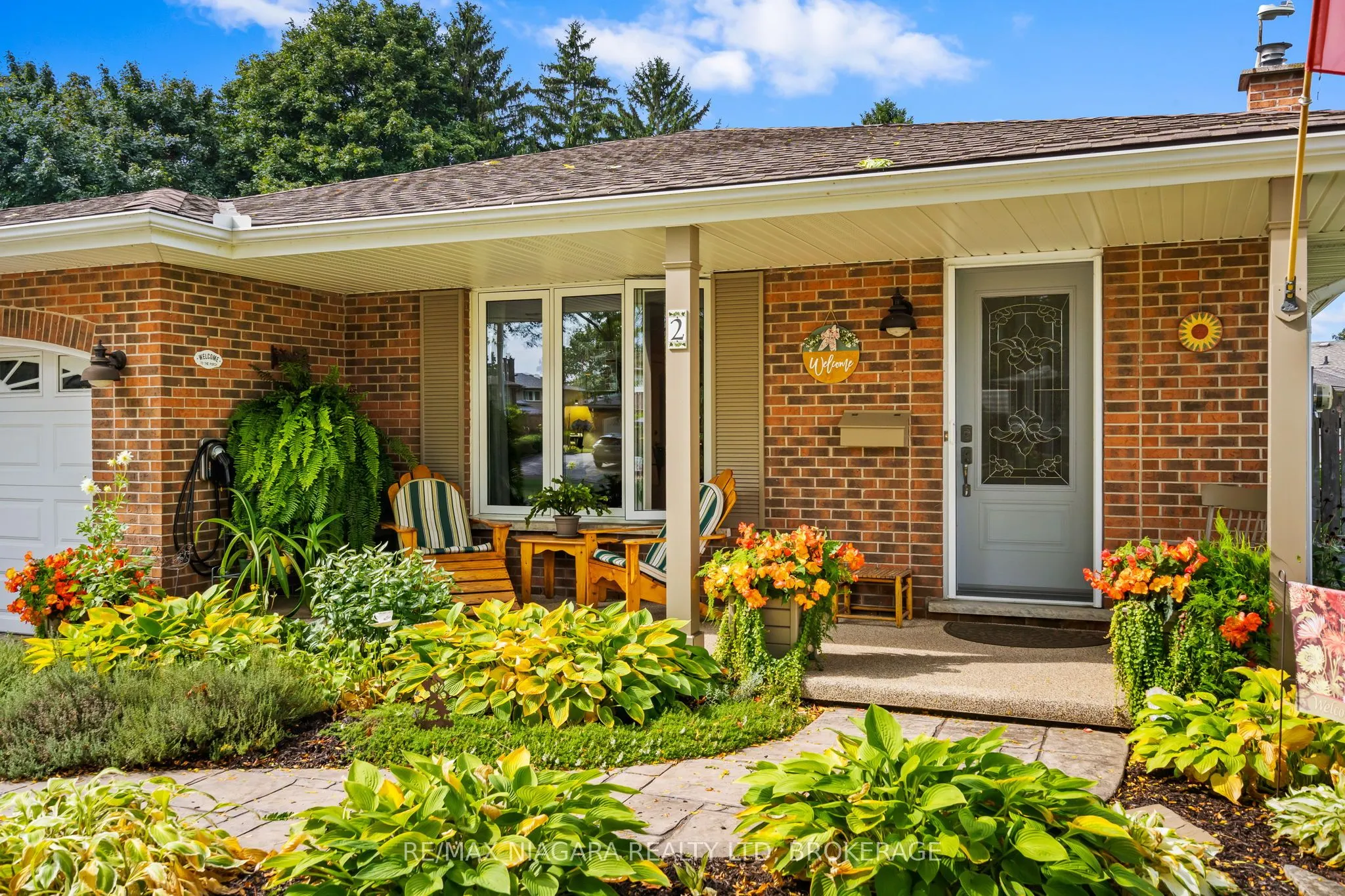 2 Bayridge Cove