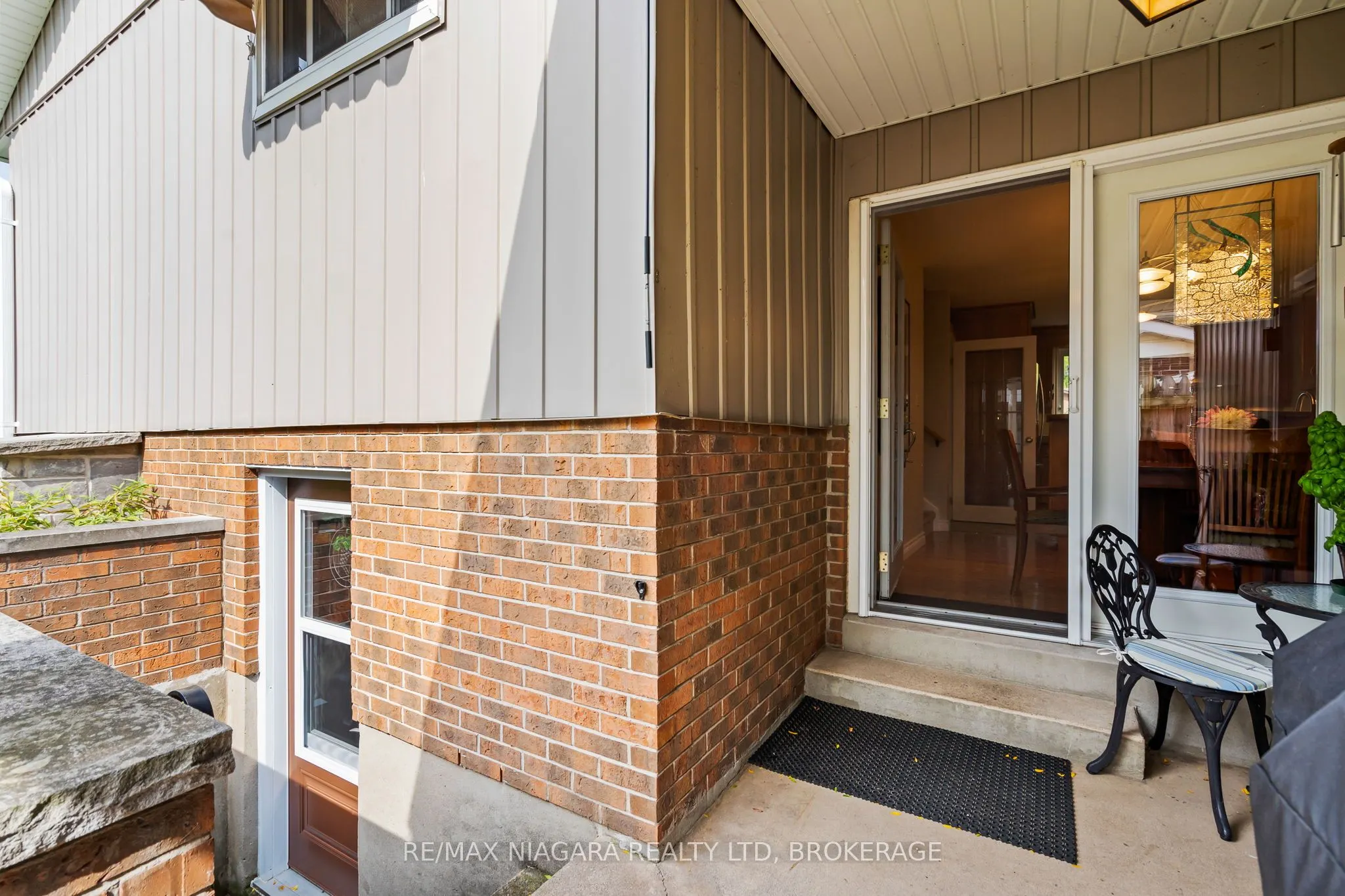 2 Bayridge Cove