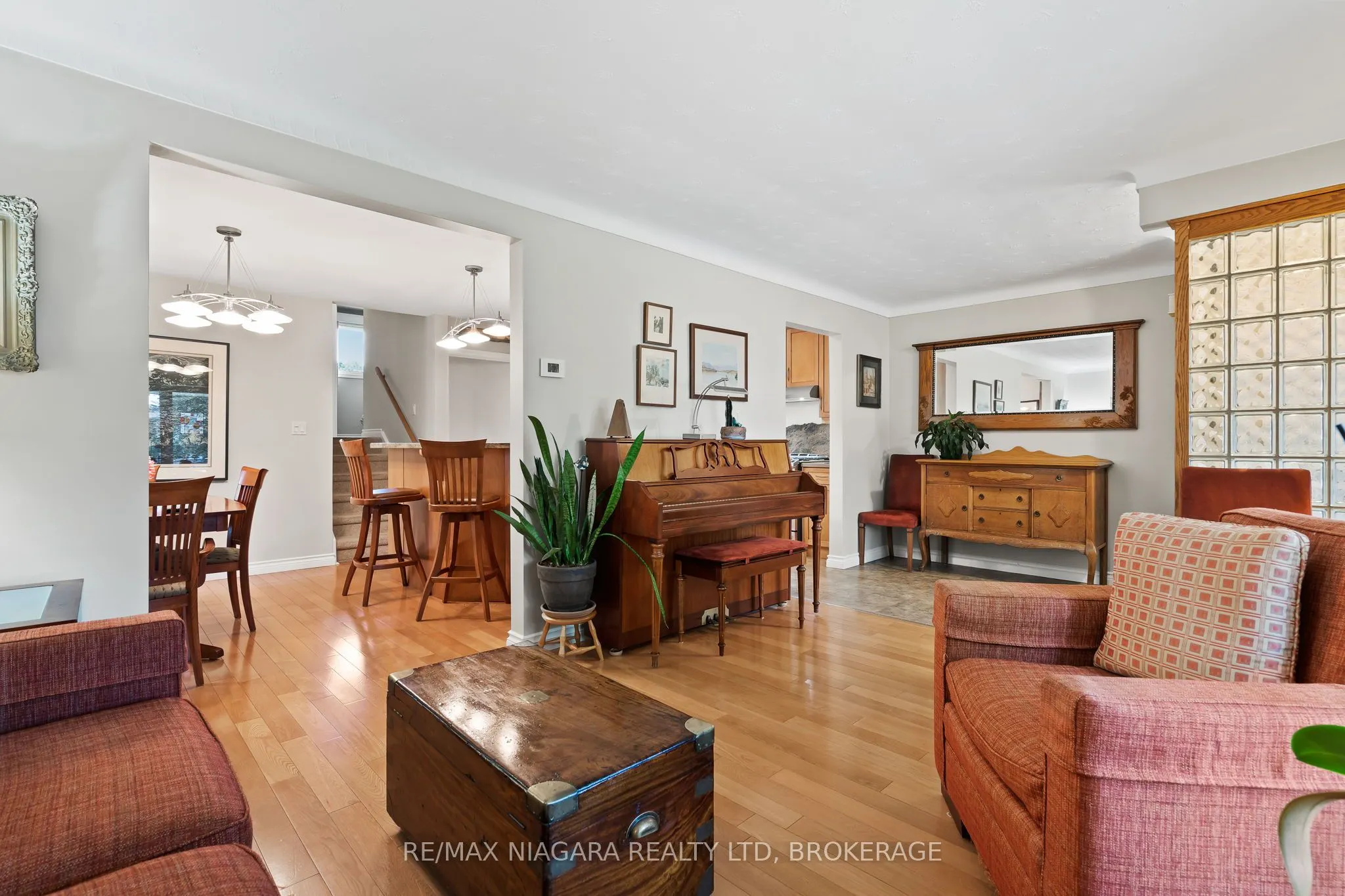 2 Bayridge Cove