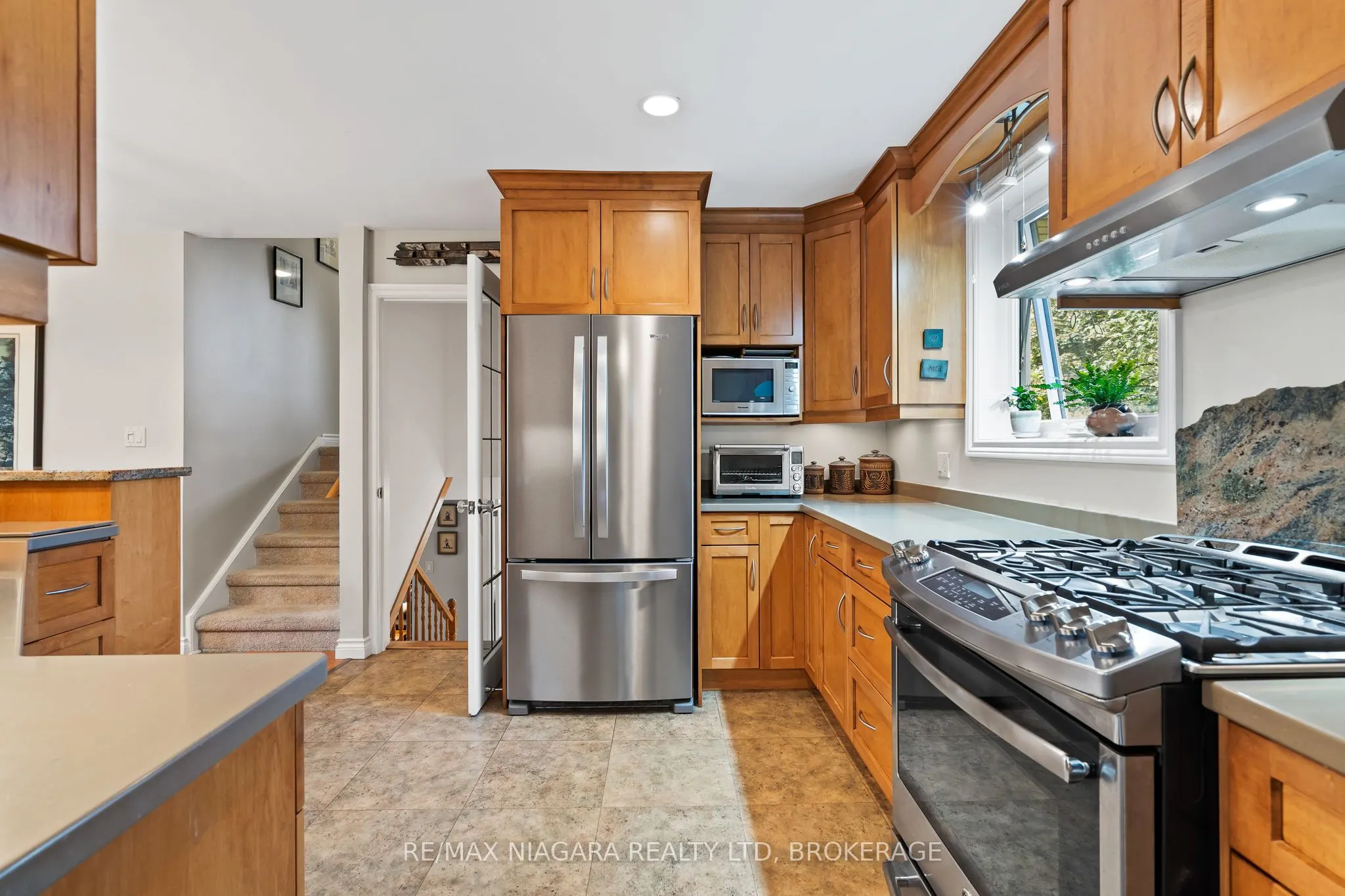 2 Bayridge Cove