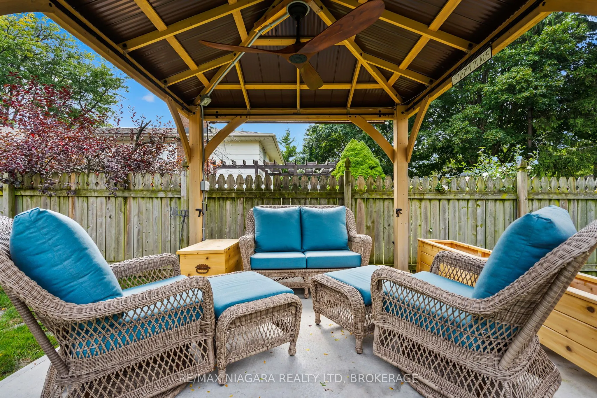 2 Bayridge Cove