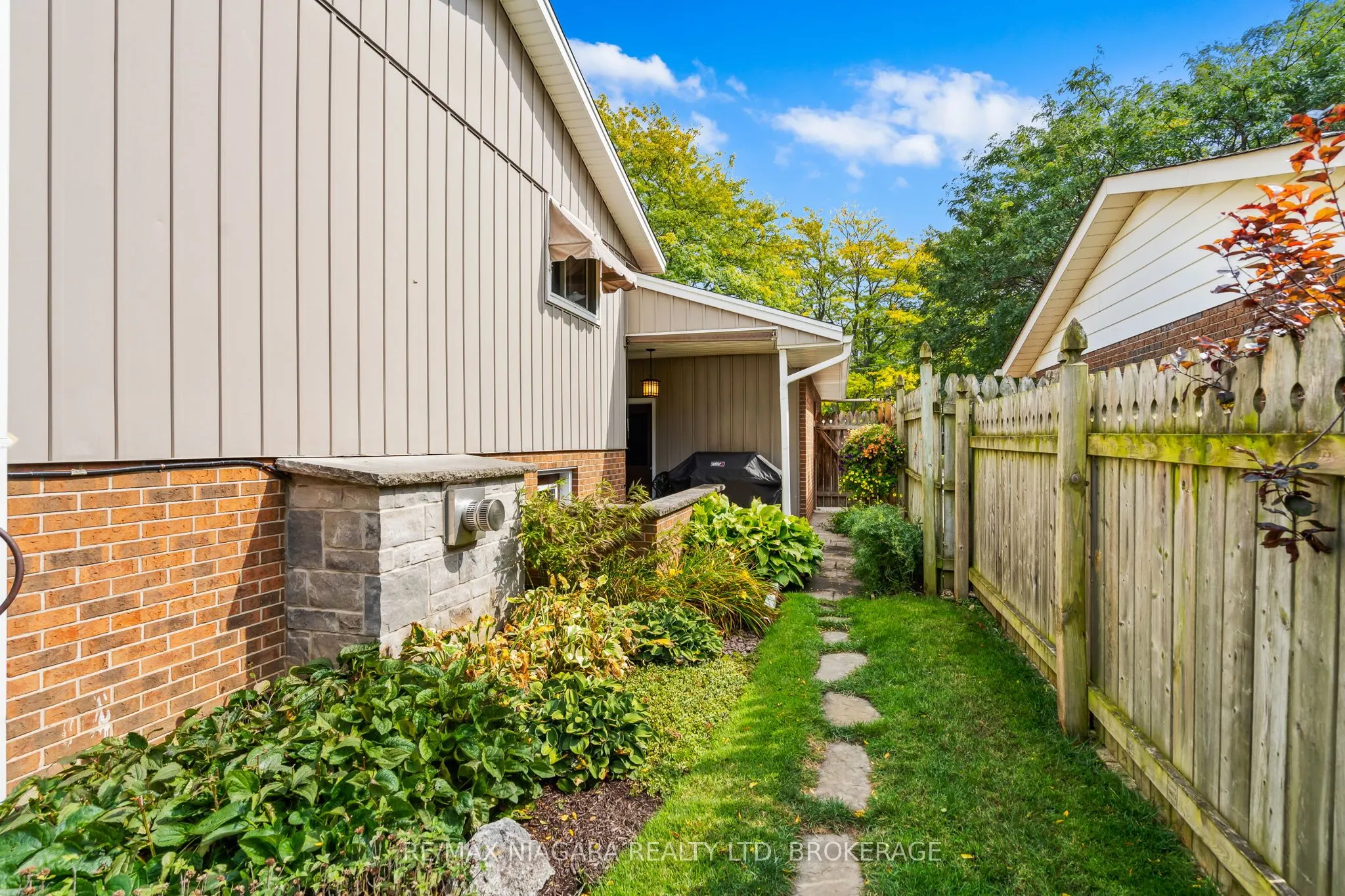 2 Bayridge Cove