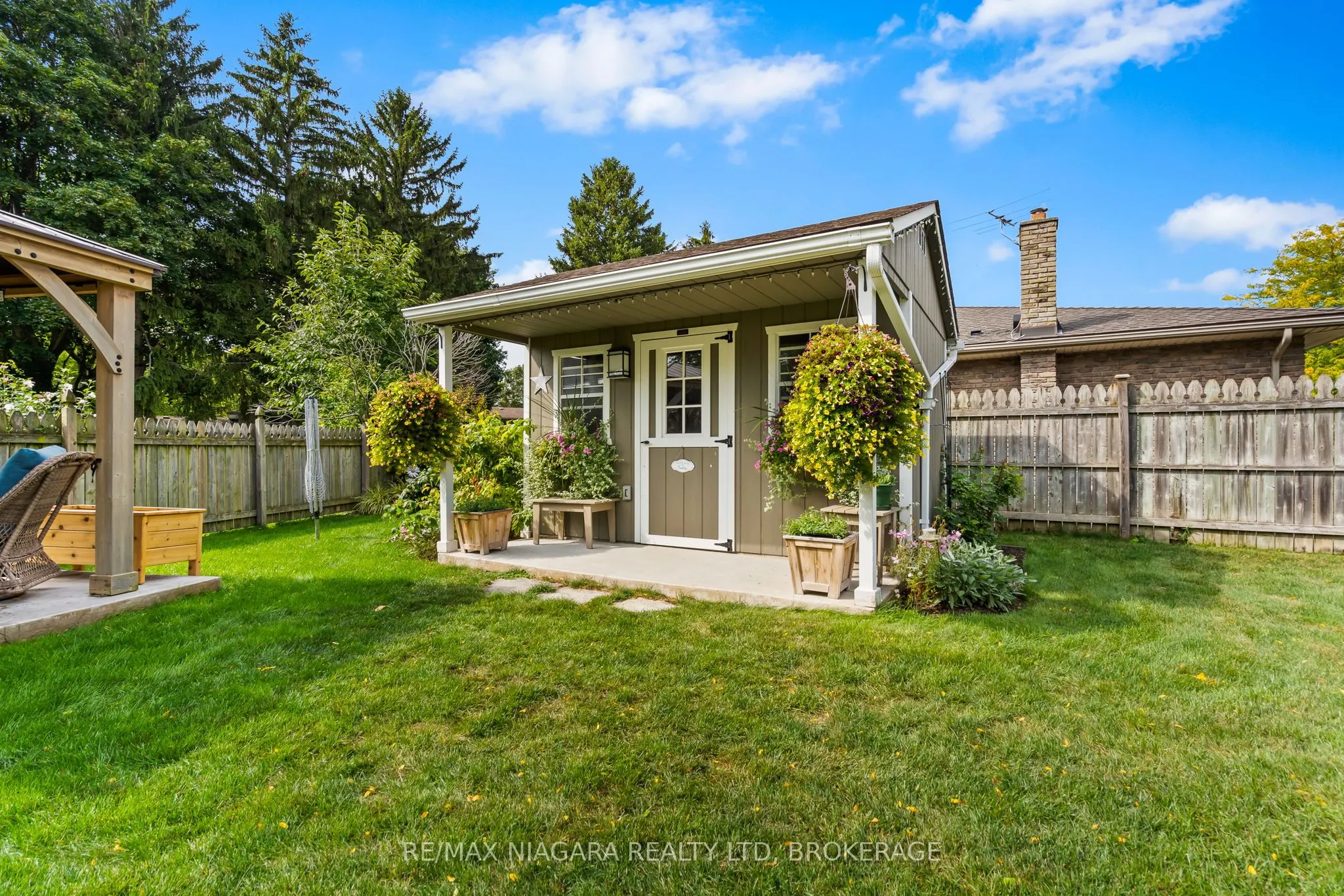 2 Bayridge Cove