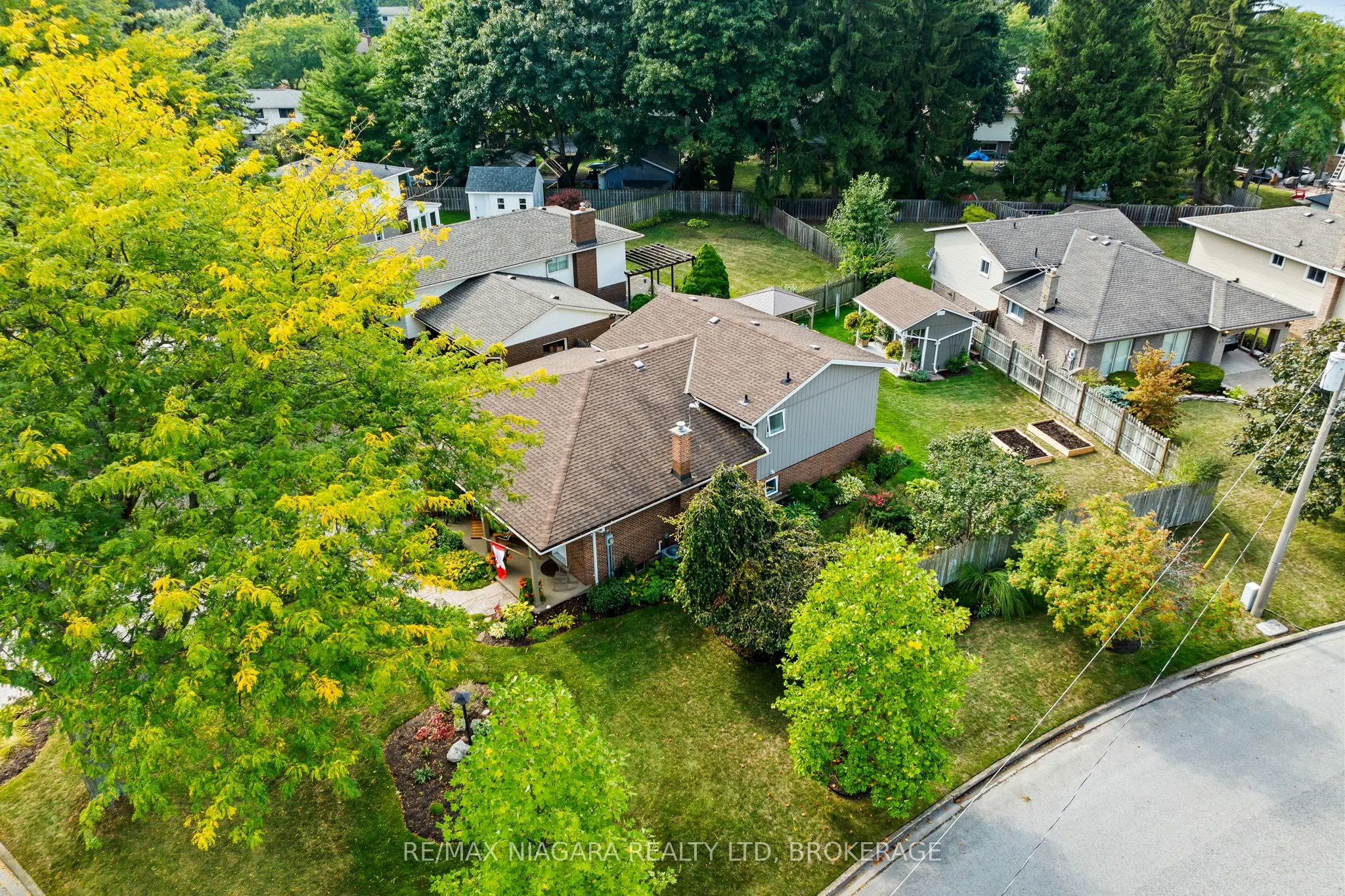 2 Bayridge Cove