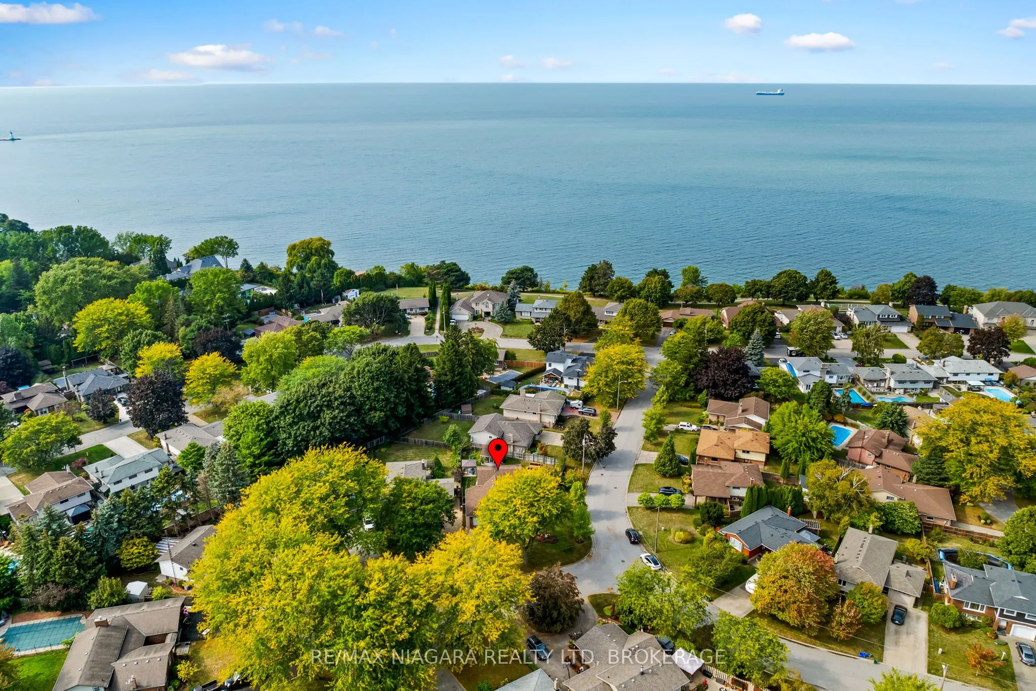 2 Bayridge Cove