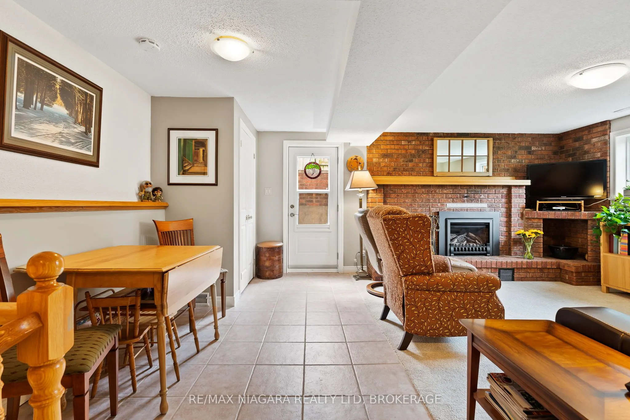 2 Bayridge Cove