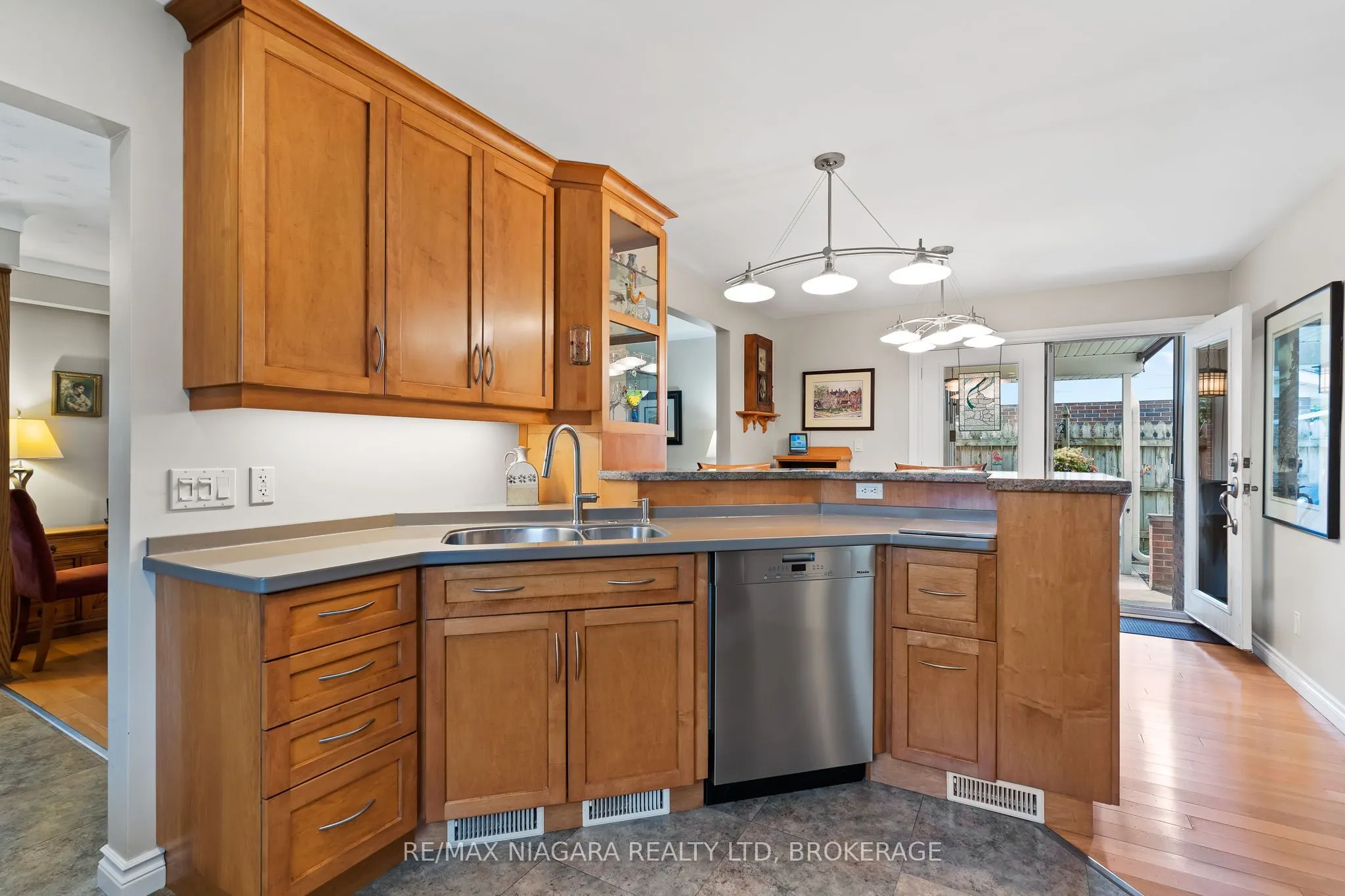 2 Bayridge Cove