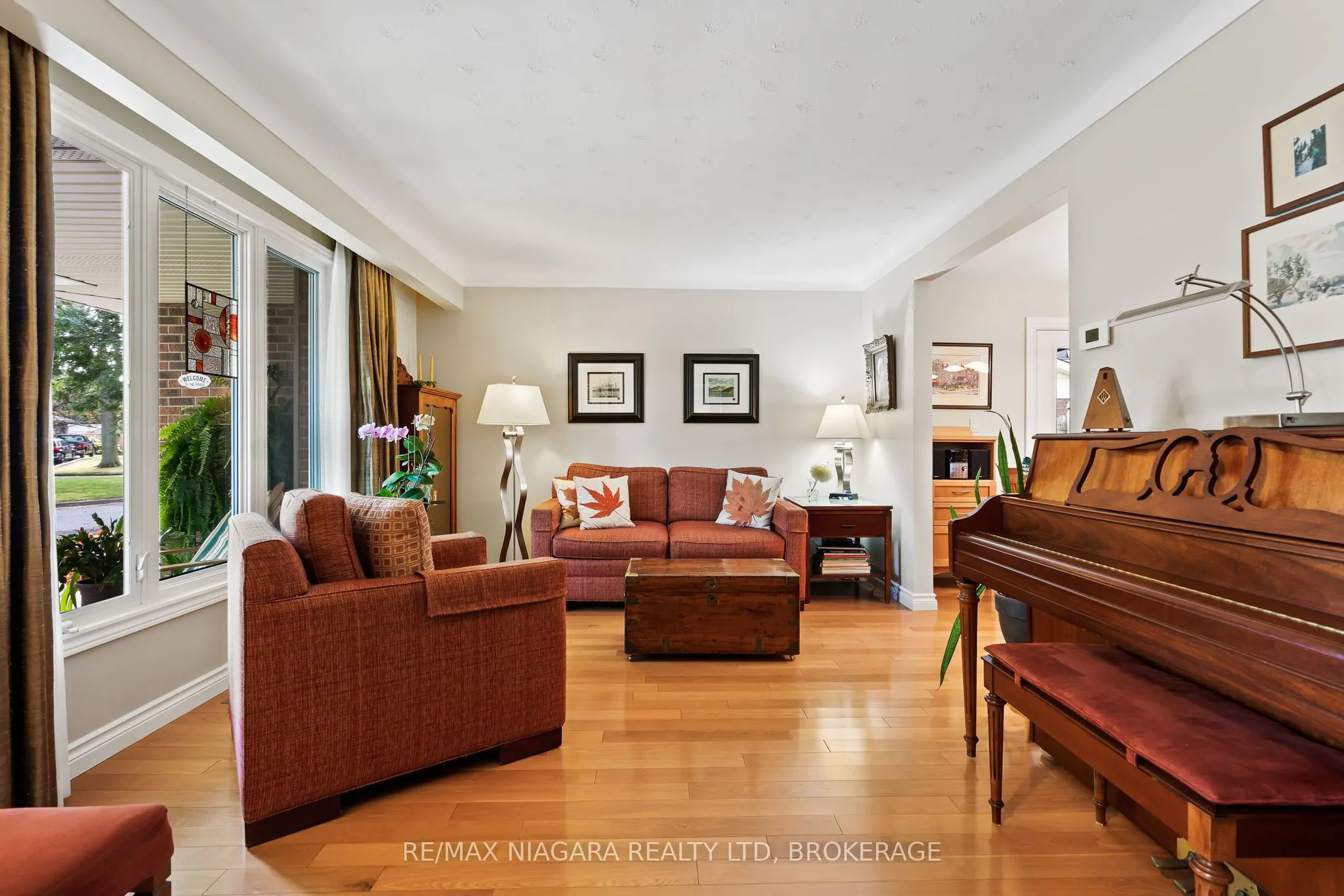 2 Bayridge Cove