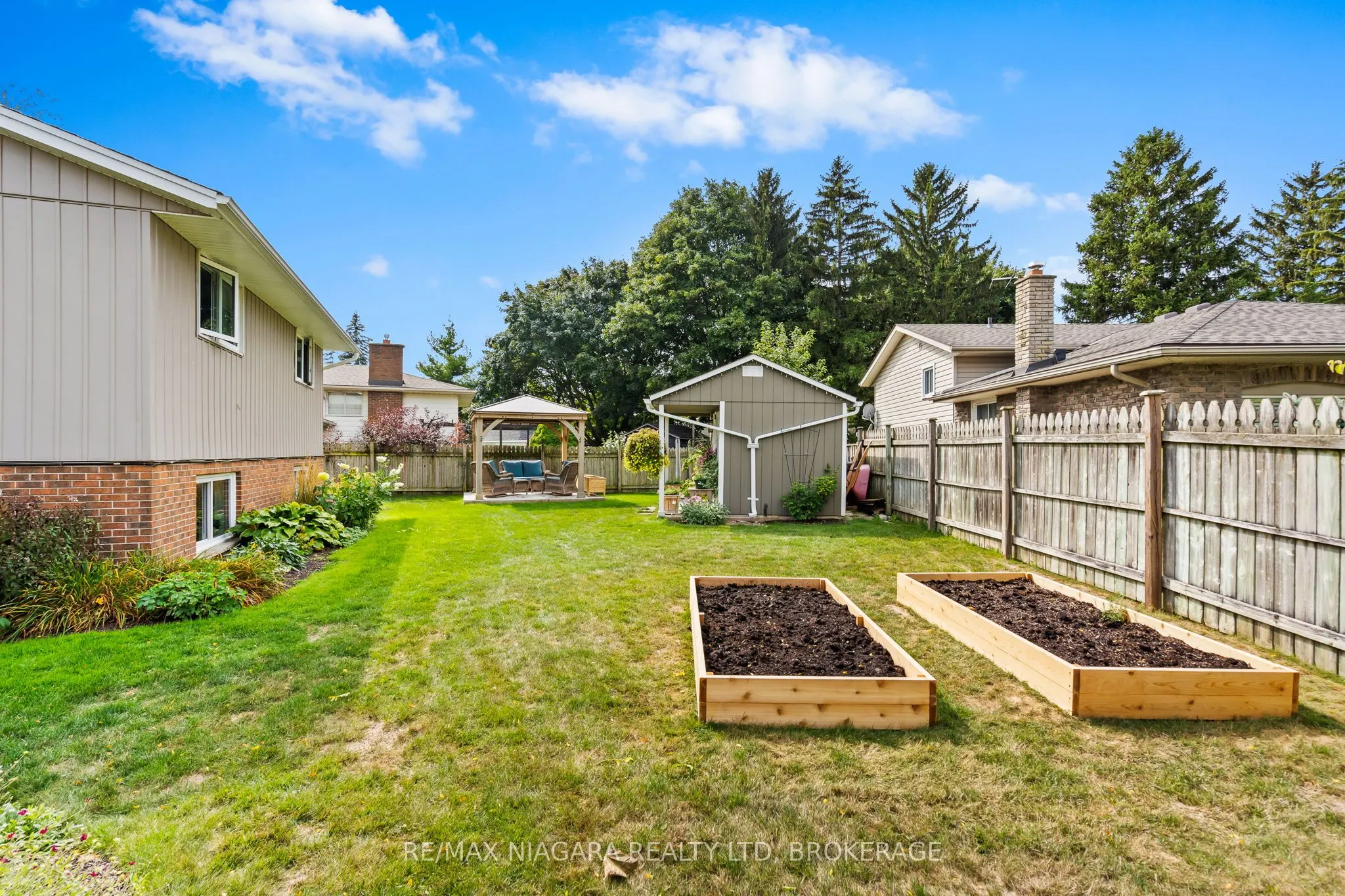 2 Bayridge Cove