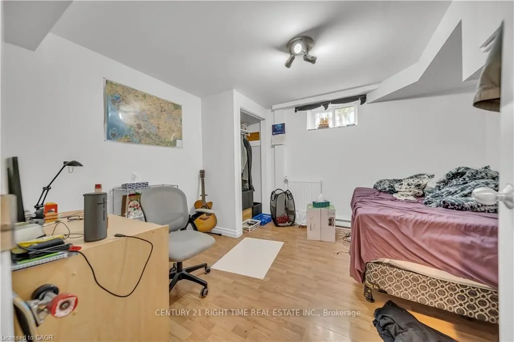 24 Columbia Street W