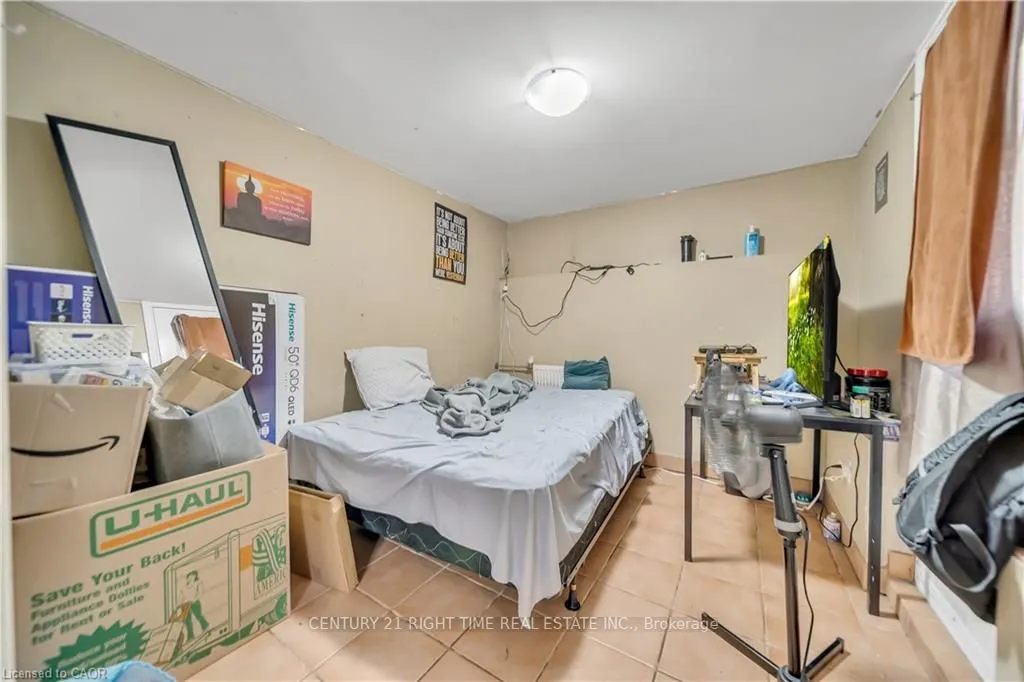24 Columbia Street W