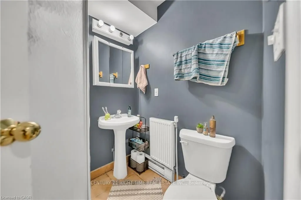 24 Columbia Street W