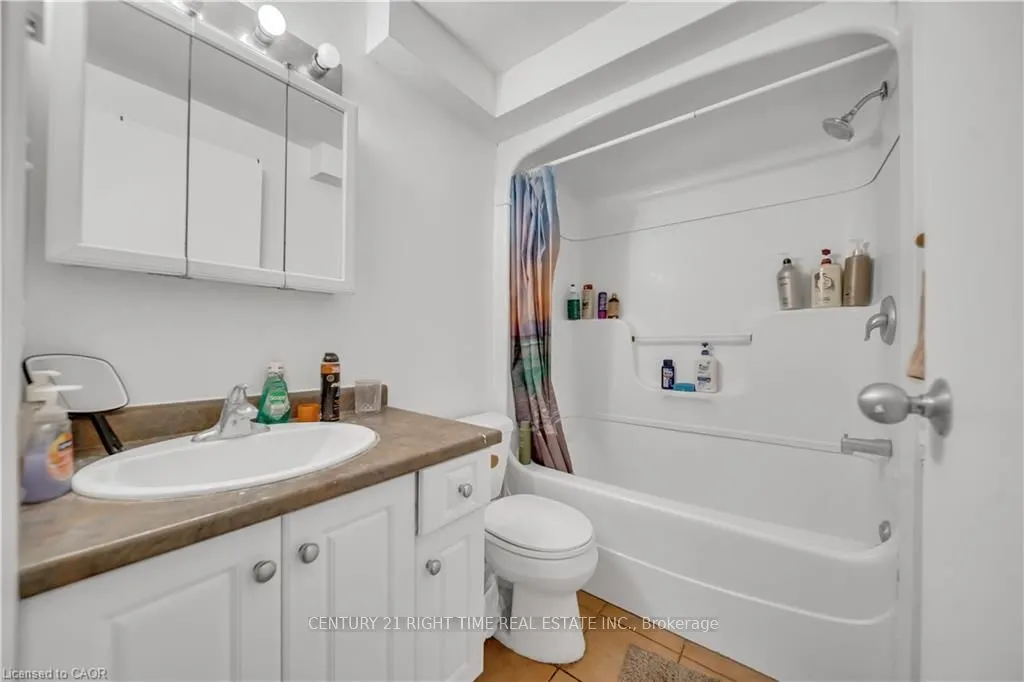 24 Columbia Street W