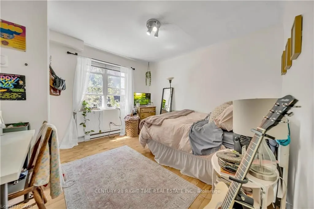 24 Columbia Street W