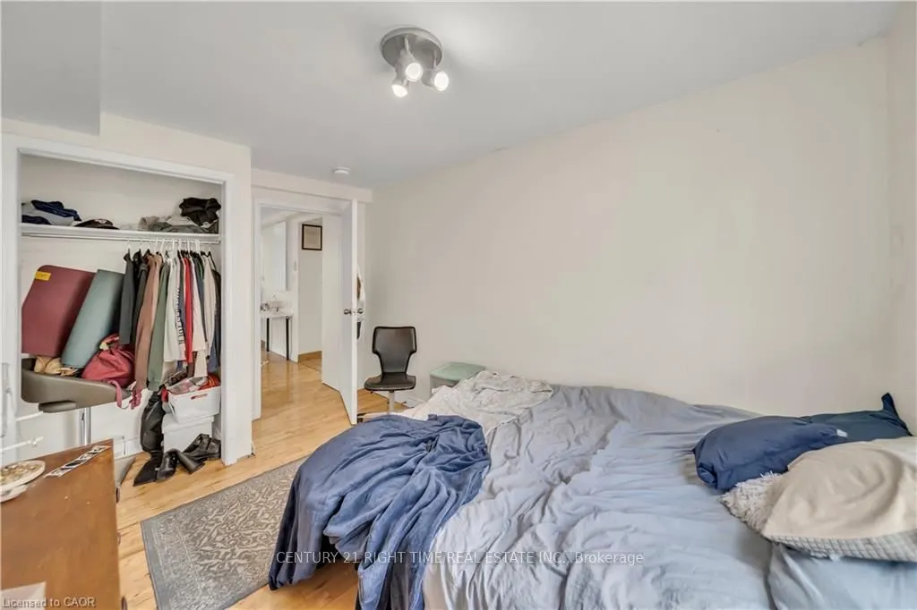 24 Columbia Street W