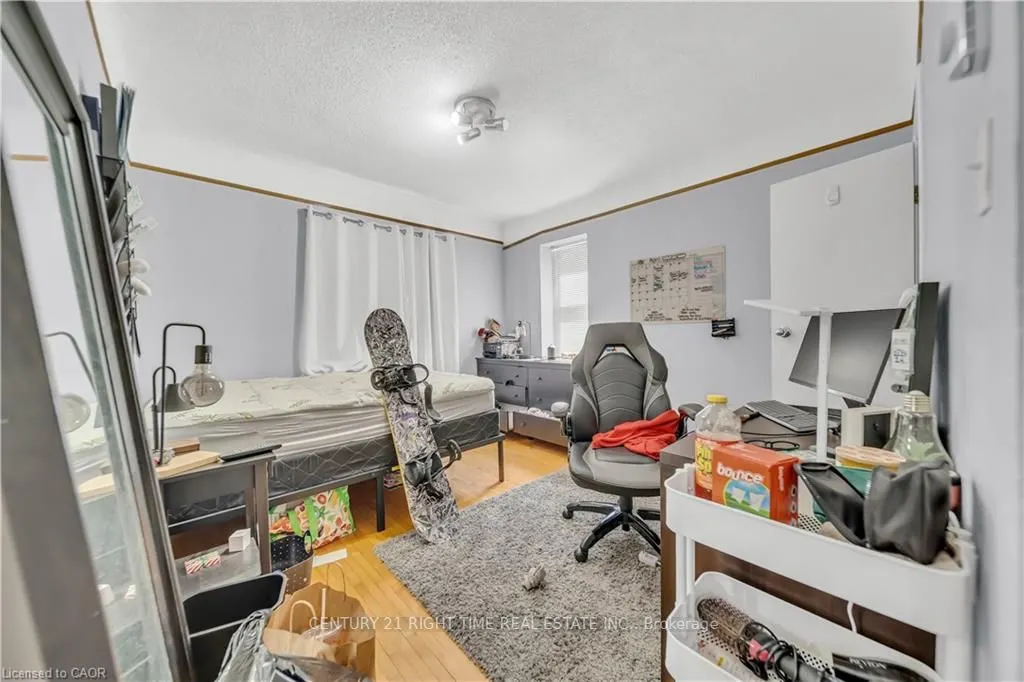 24 Columbia Street W
