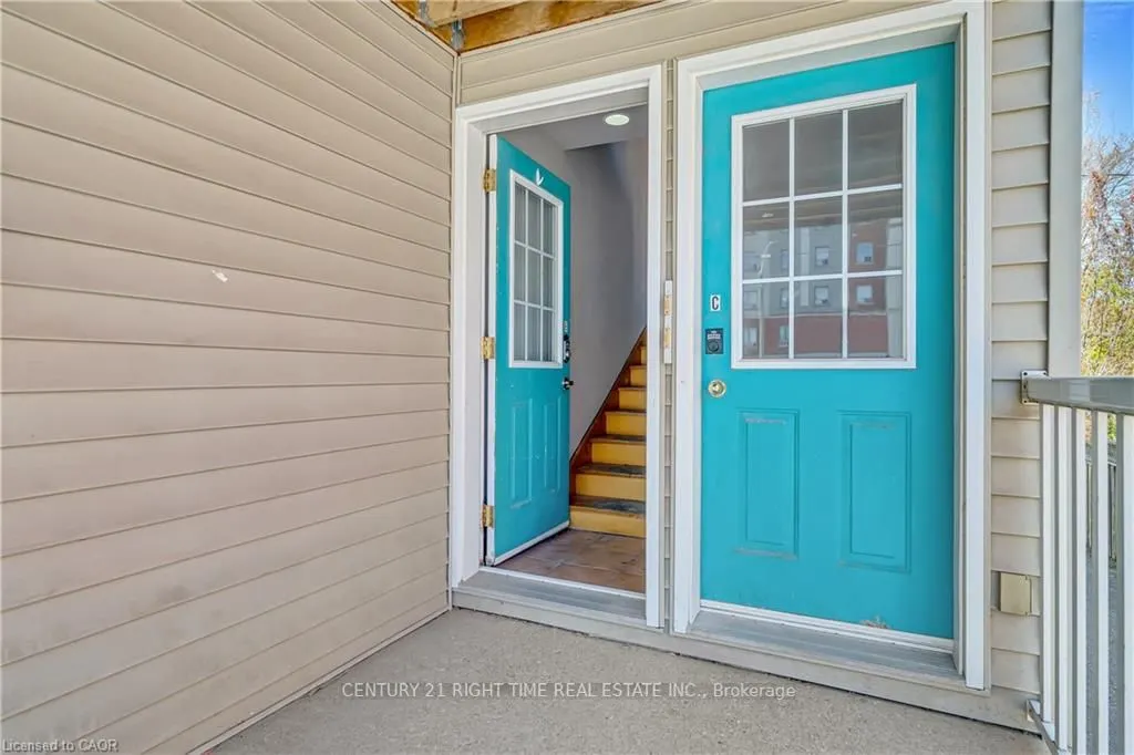 24 Columbia Street W