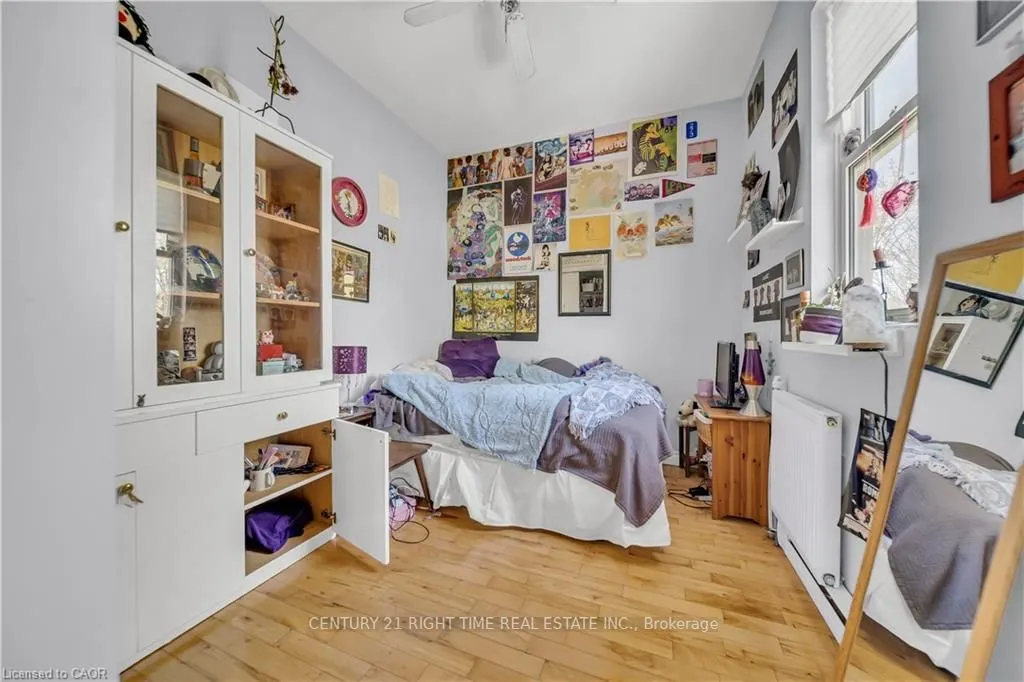 24 Columbia Street W