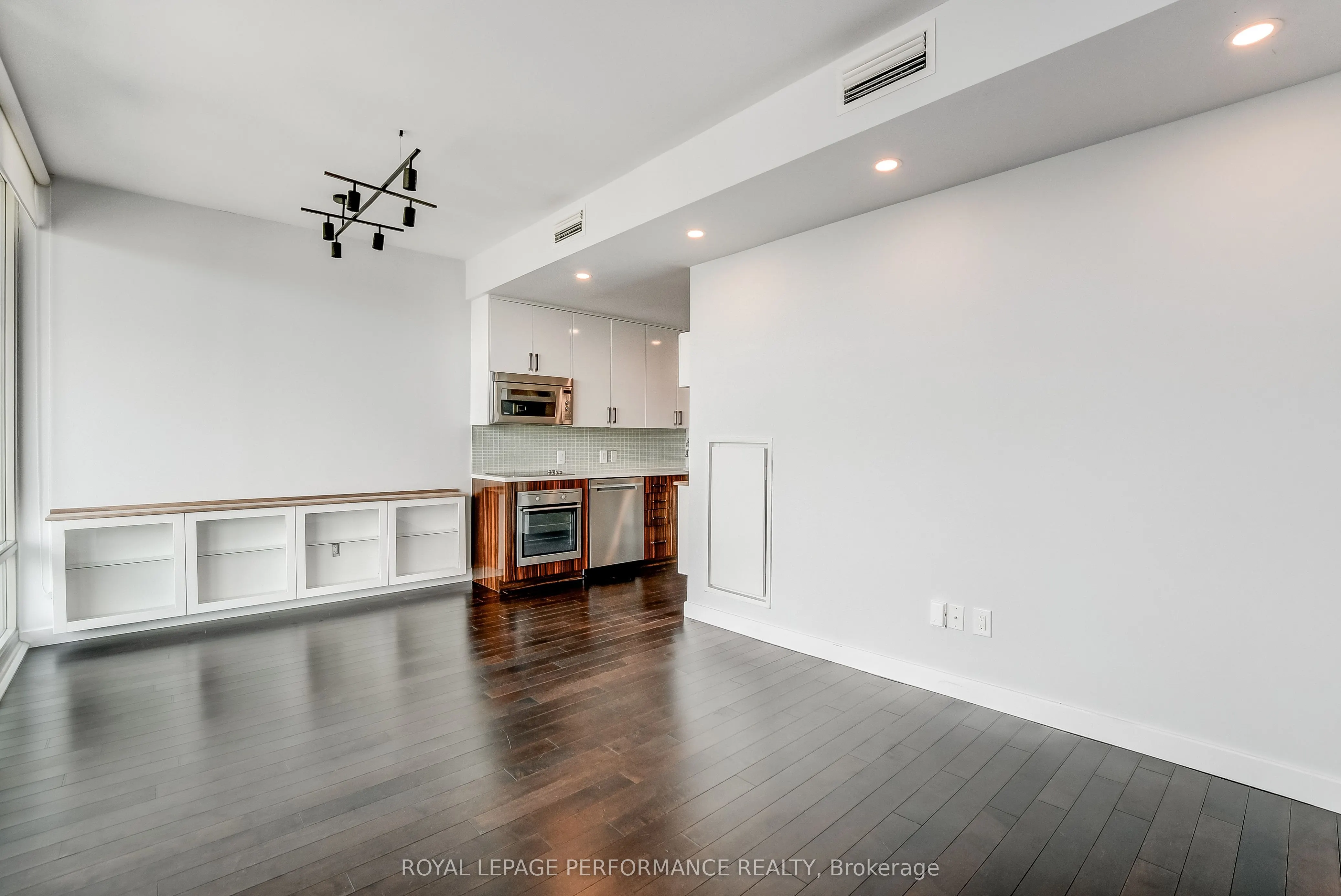 201 Parkdale Avenue, #907