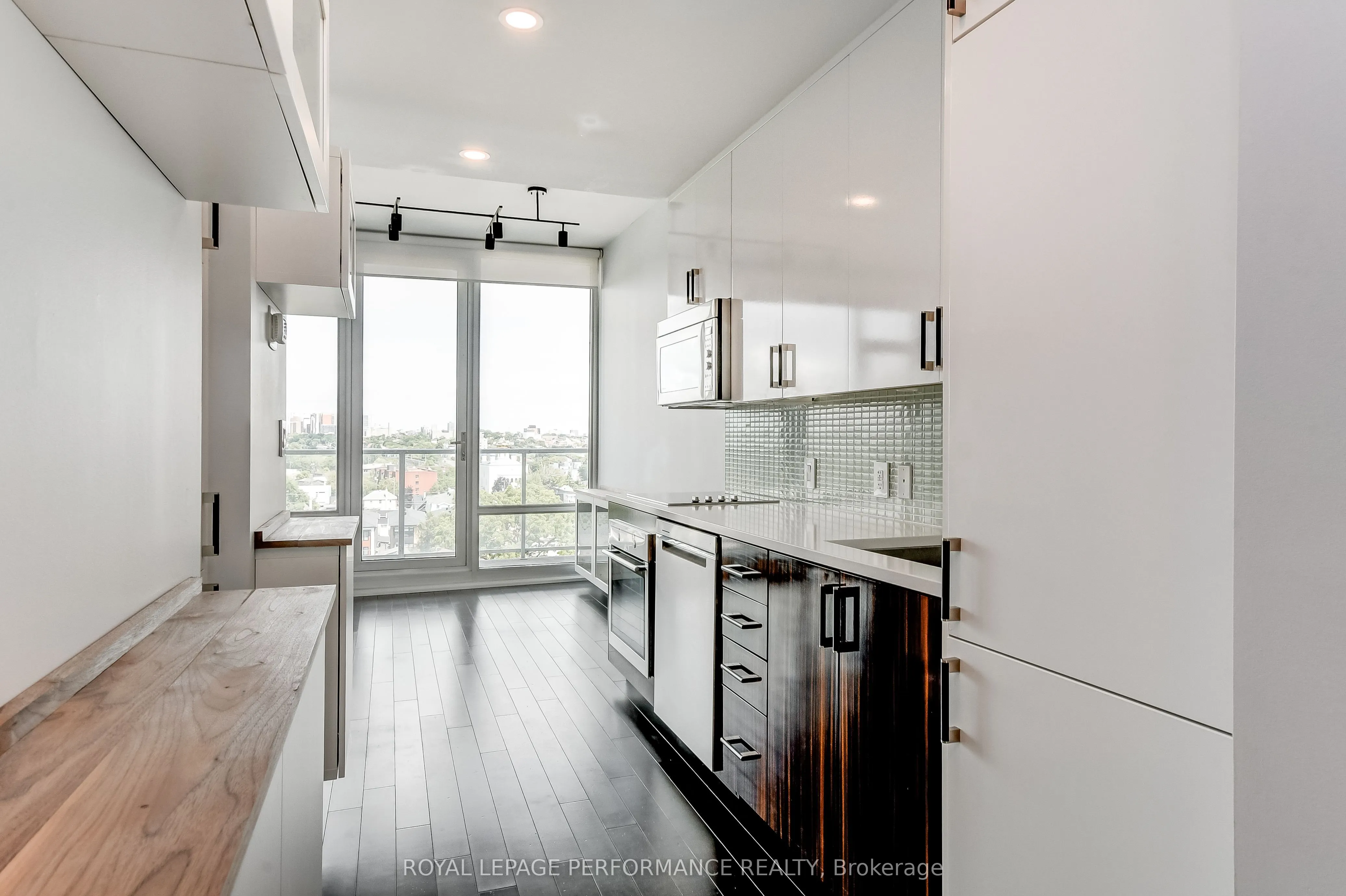 201 Parkdale Avenue, #907