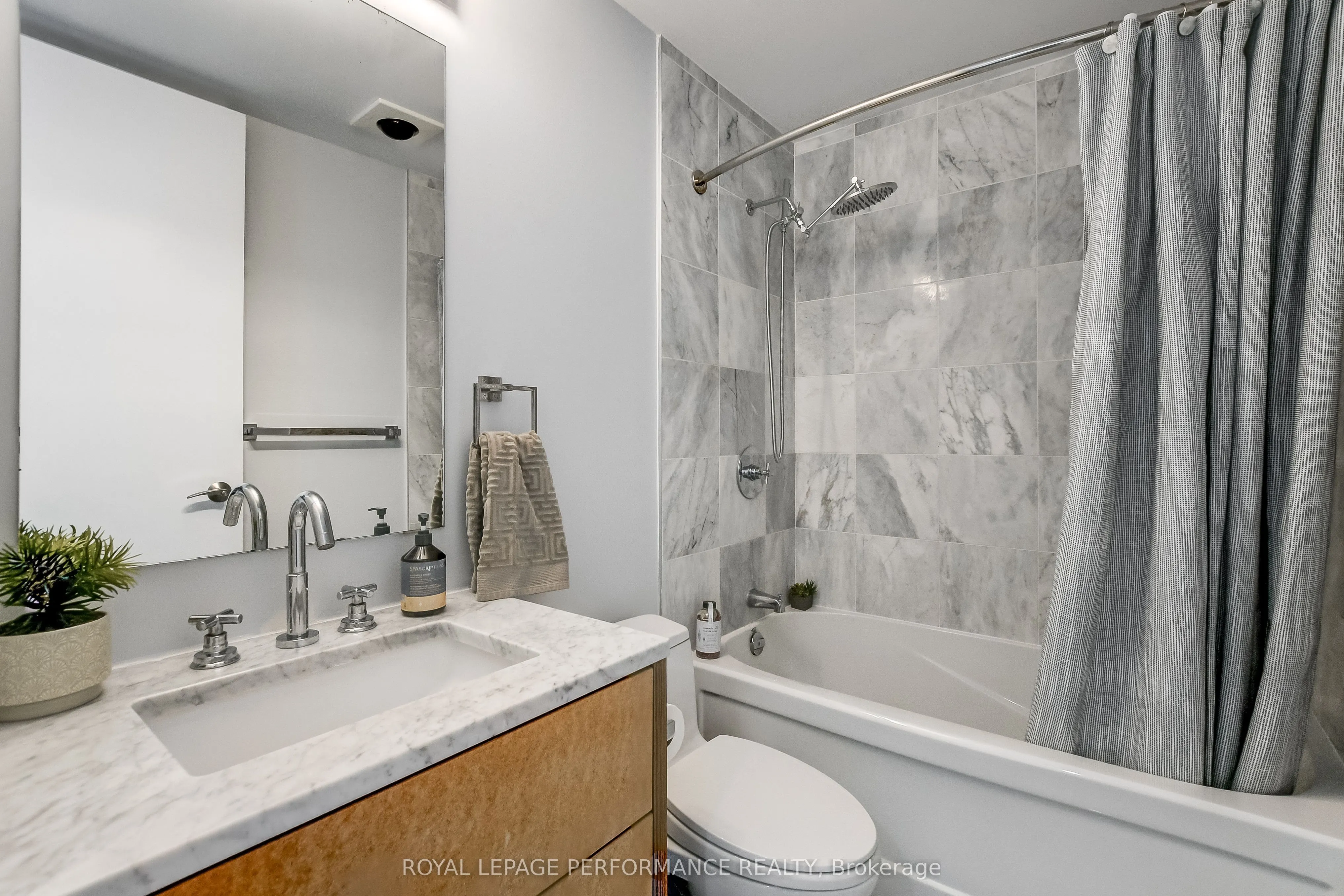 201 Parkdale Avenue, #907