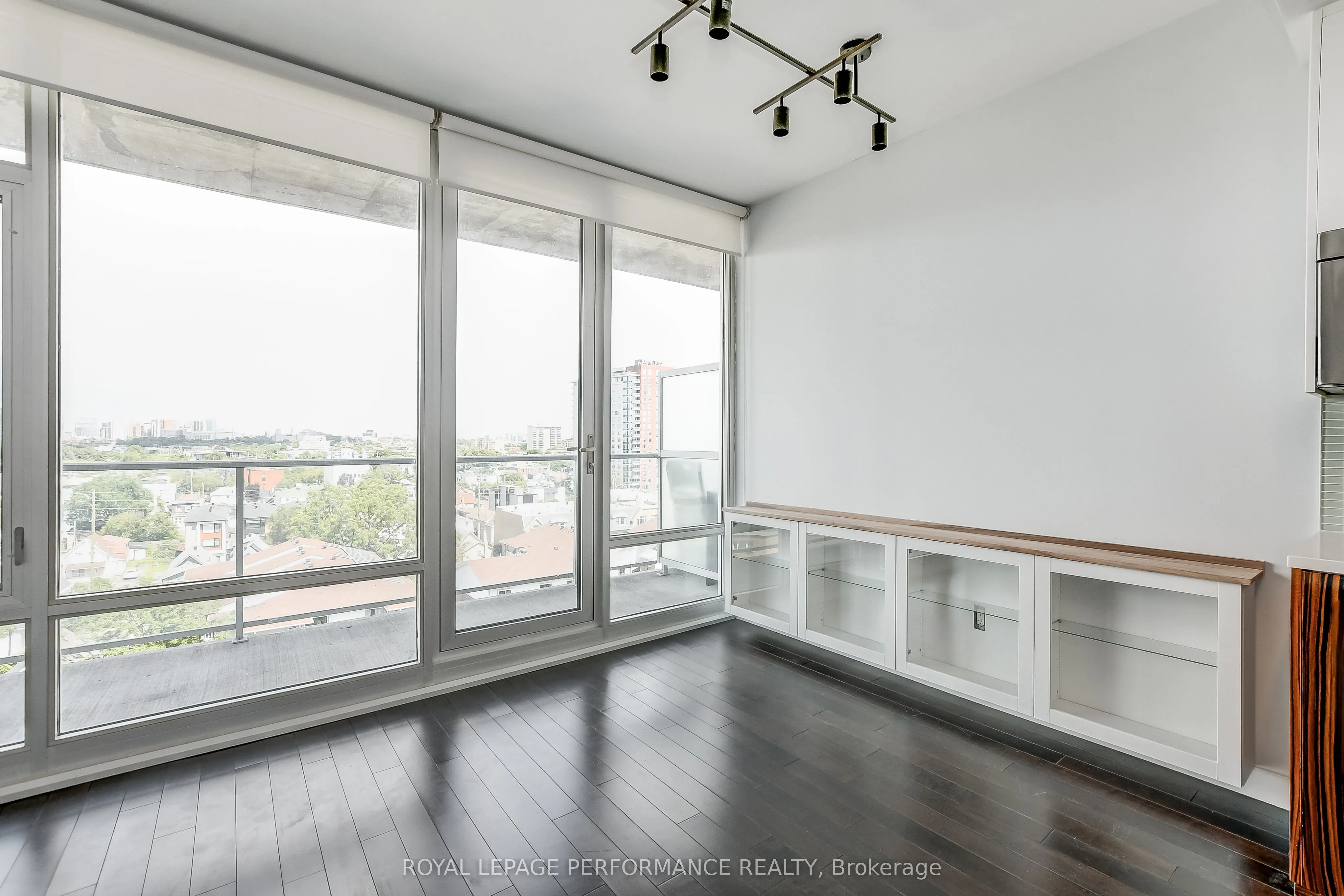 201 Parkdale Avenue, #907