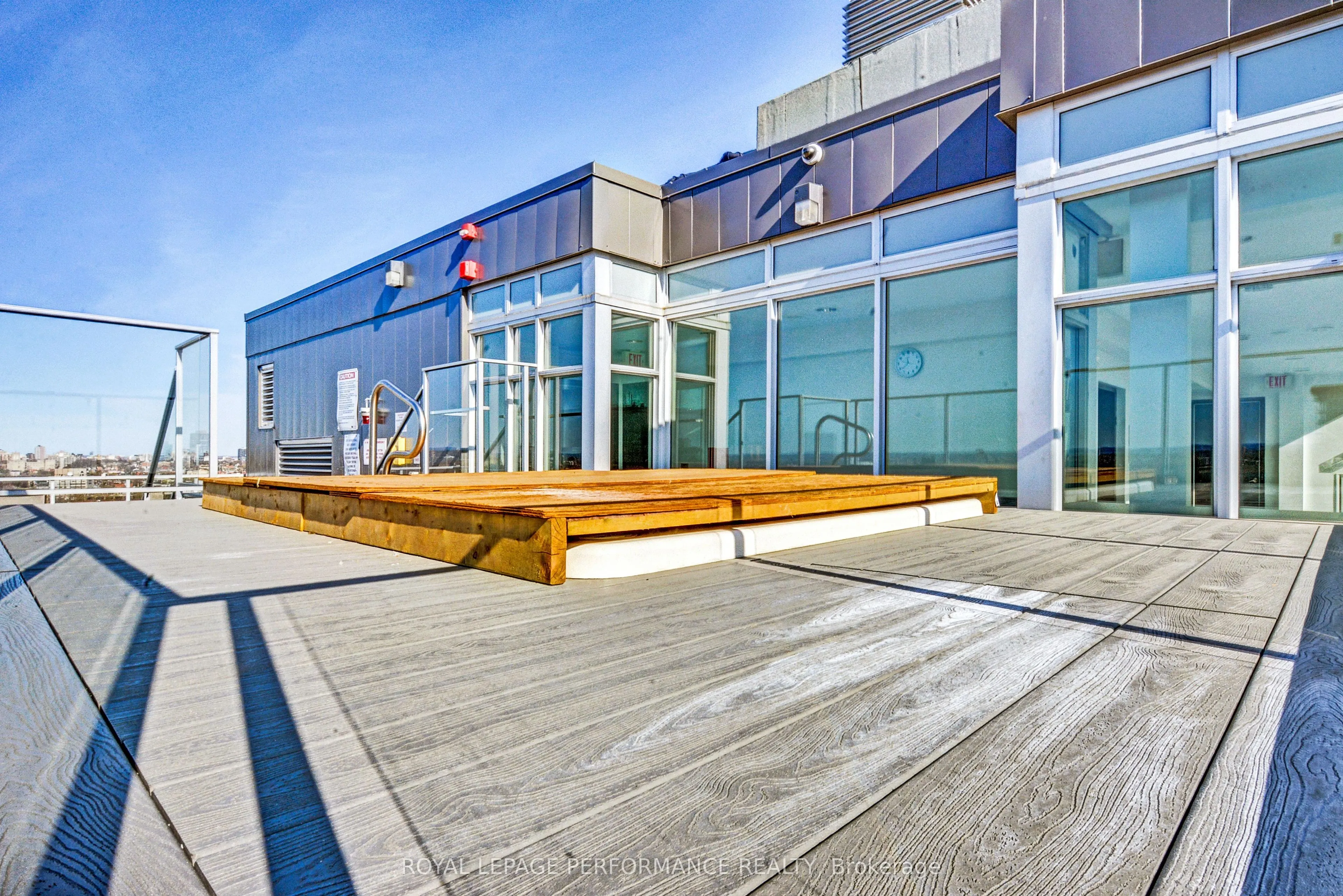 201 Parkdale Avenue, #907