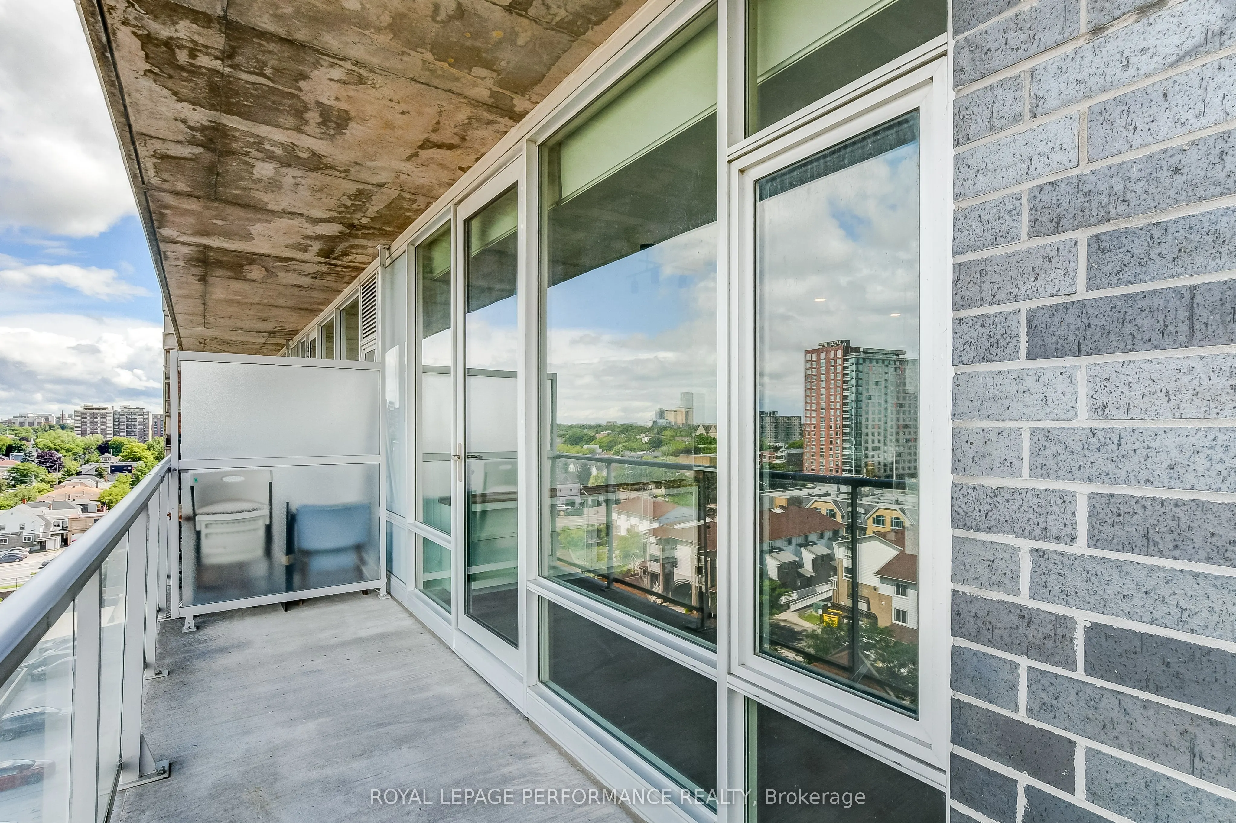 201 Parkdale Avenue, #907