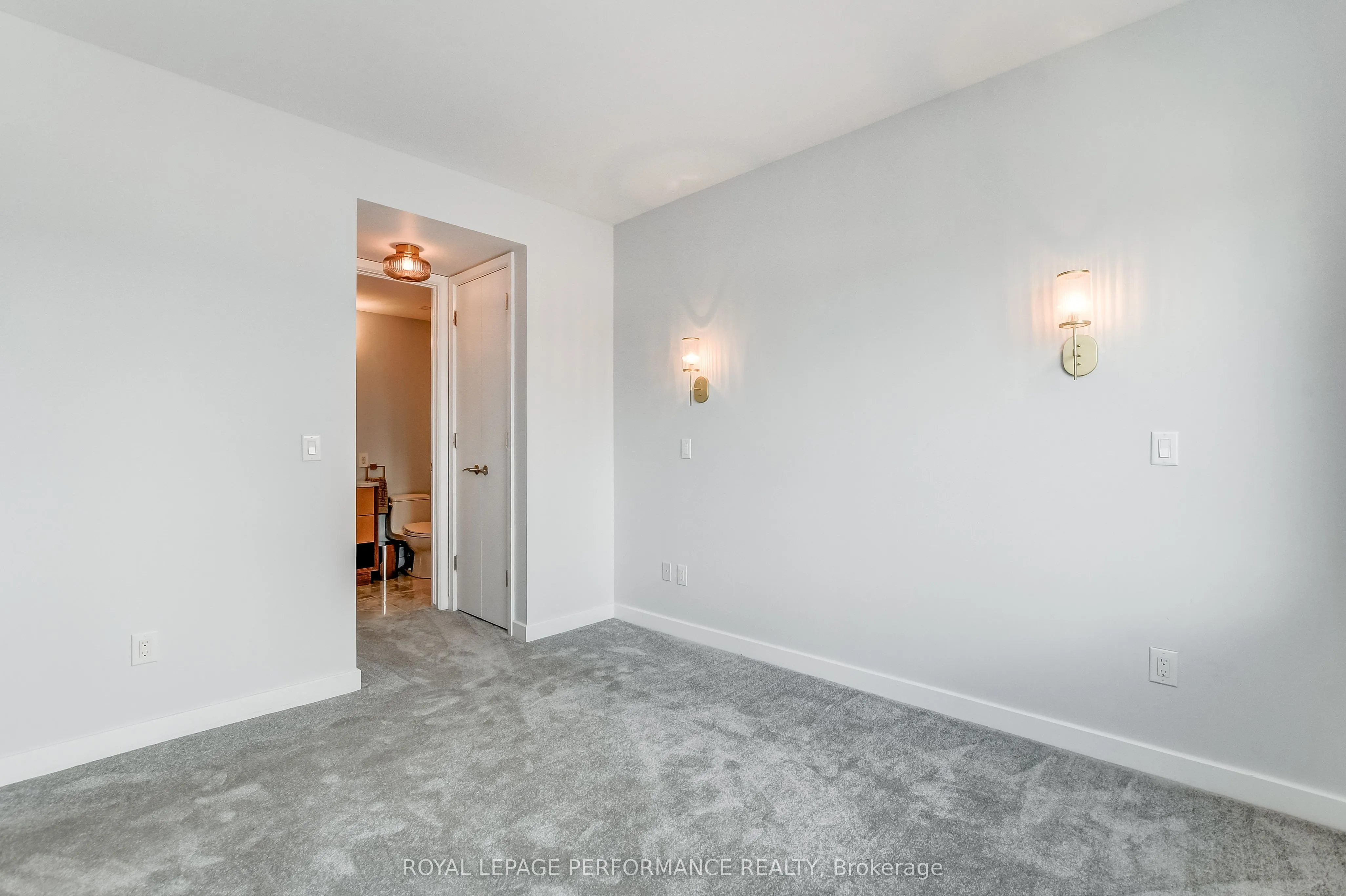 201 Parkdale Avenue, #907