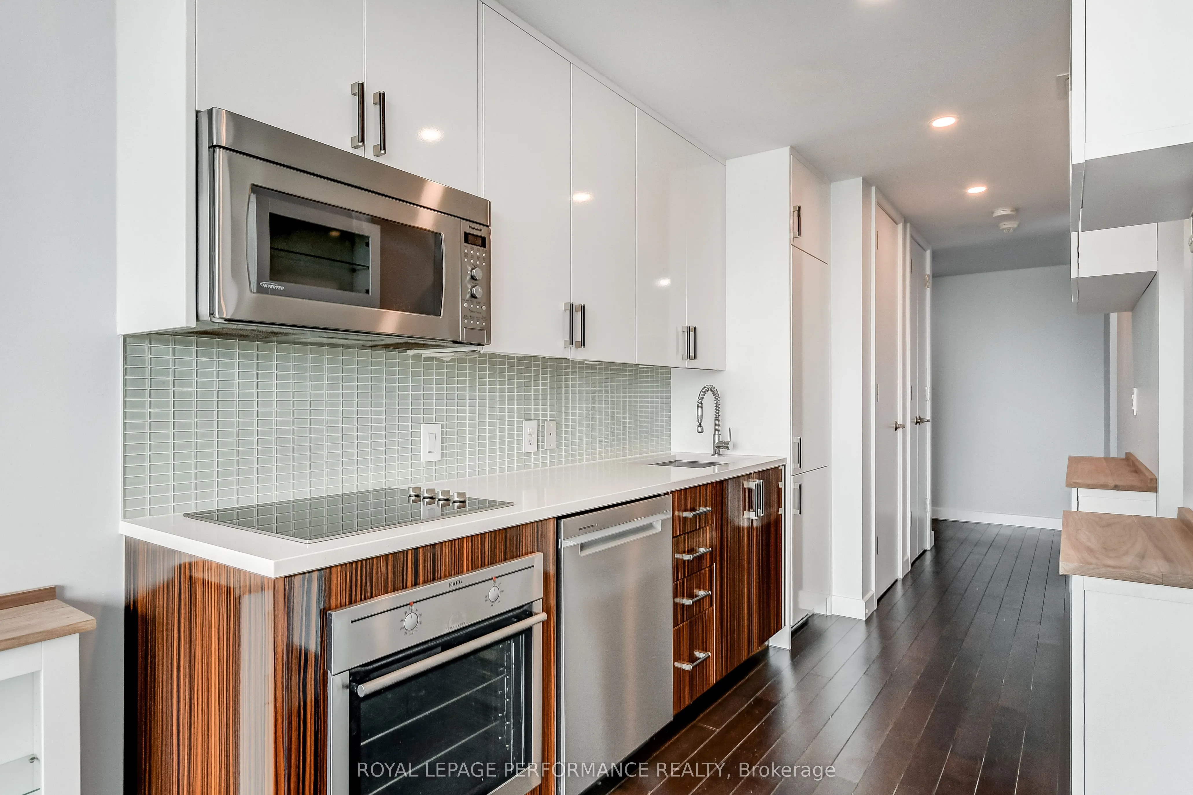 201 Parkdale Avenue, #907