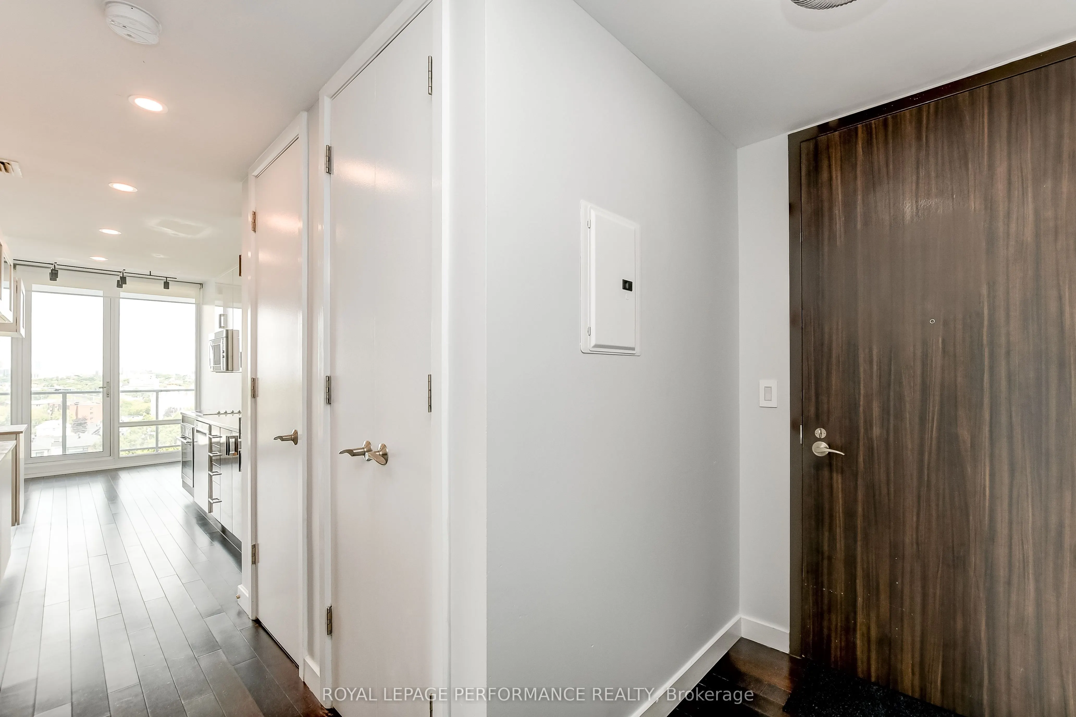 201 Parkdale Avenue, #907