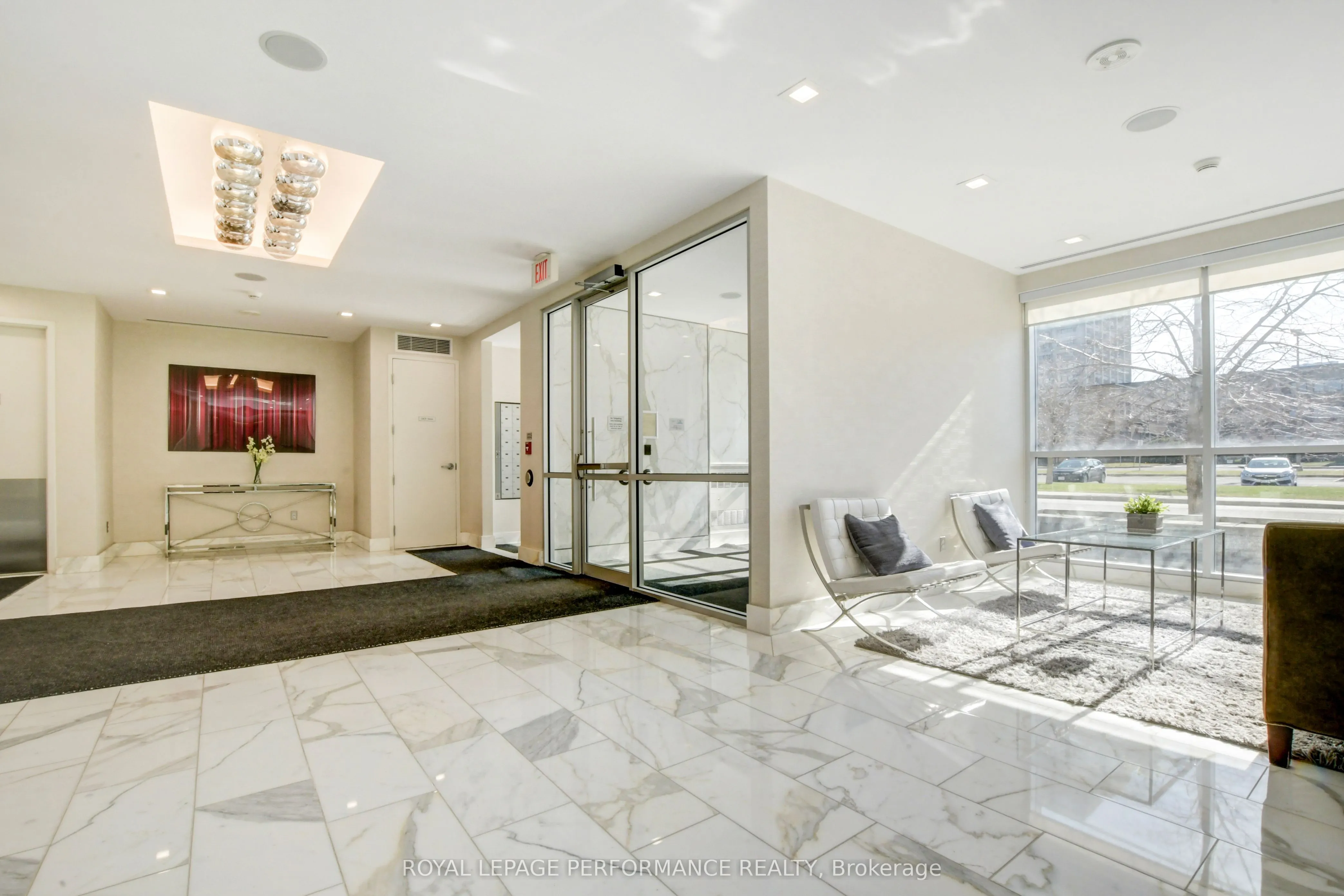 201 Parkdale Avenue, #907