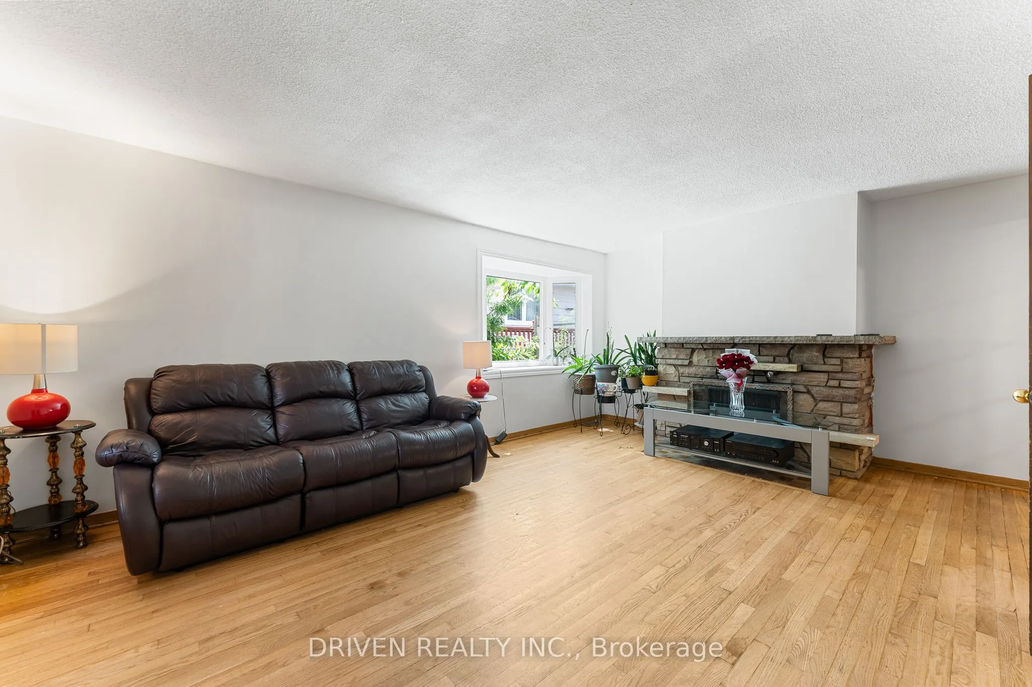 876 Pinecrest Road