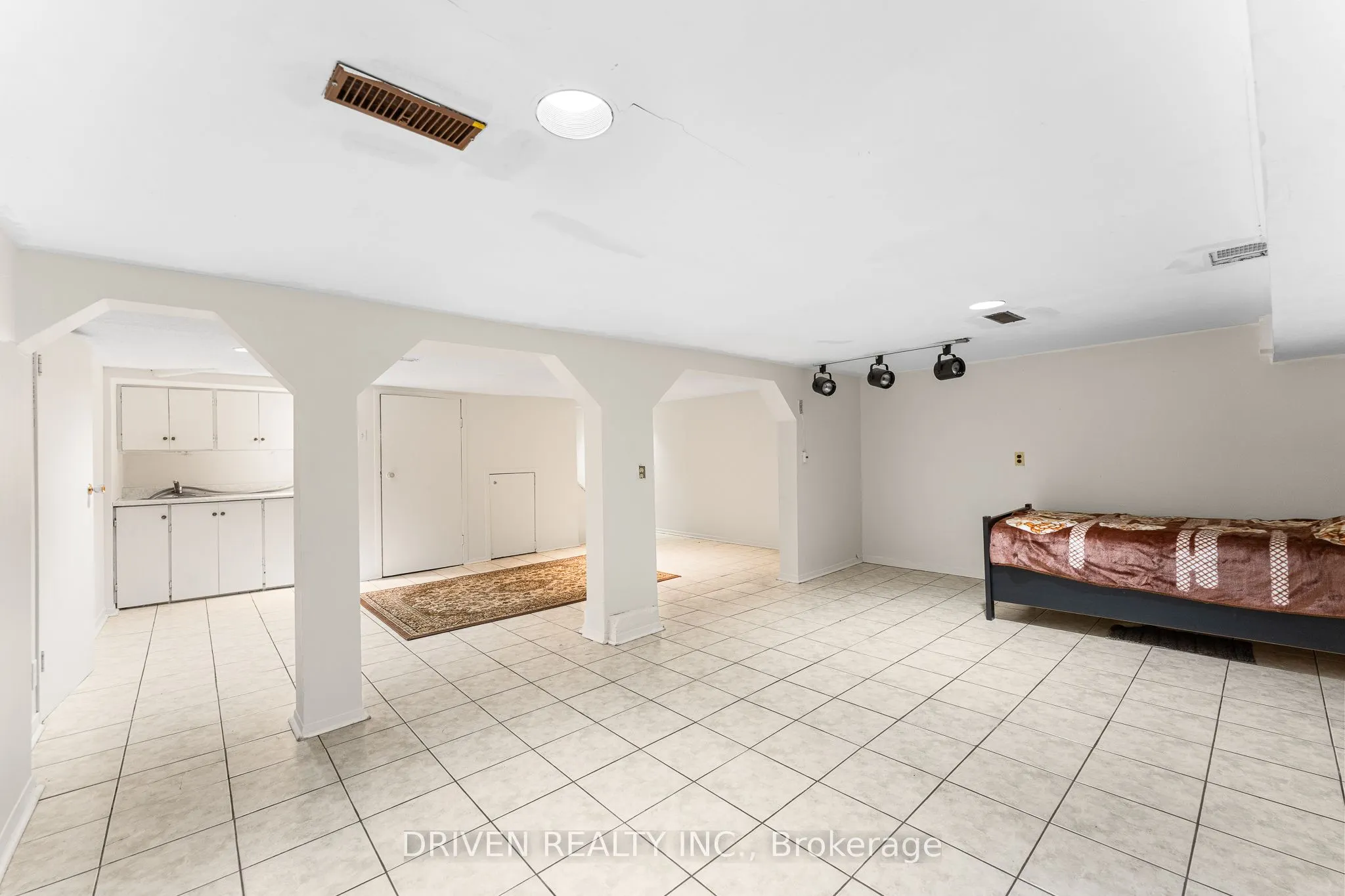 876 Pinecrest Road