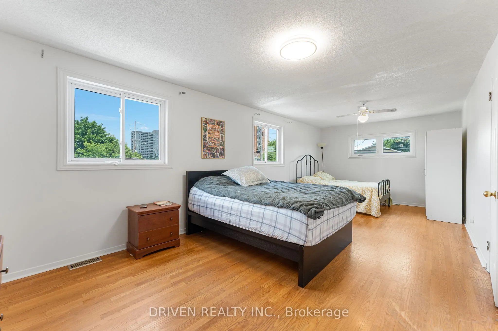 876 Pinecrest Road