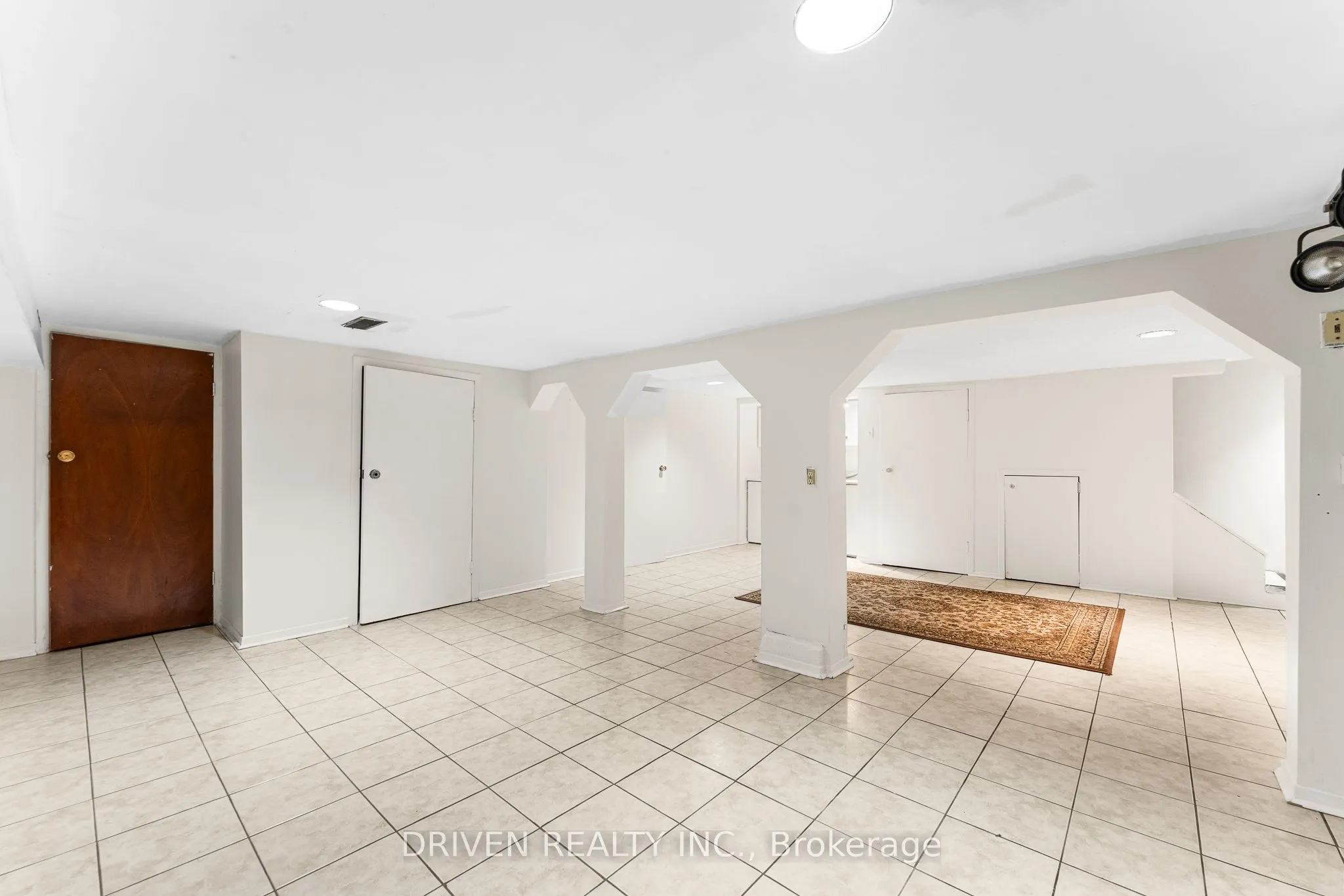 876 Pinecrest Road