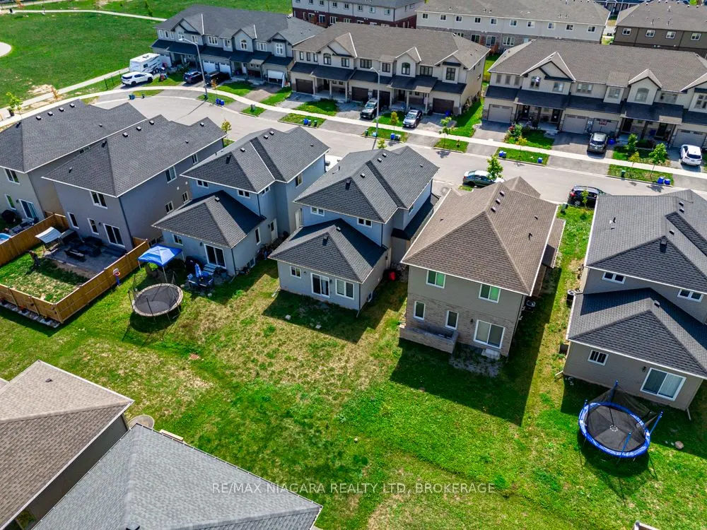 16 Bowman Crescent