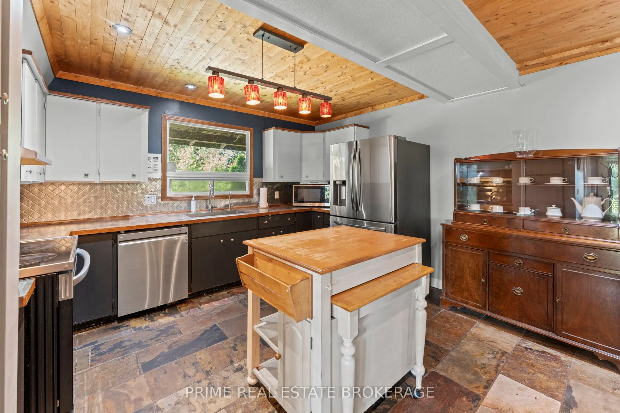7166 Outer Drive