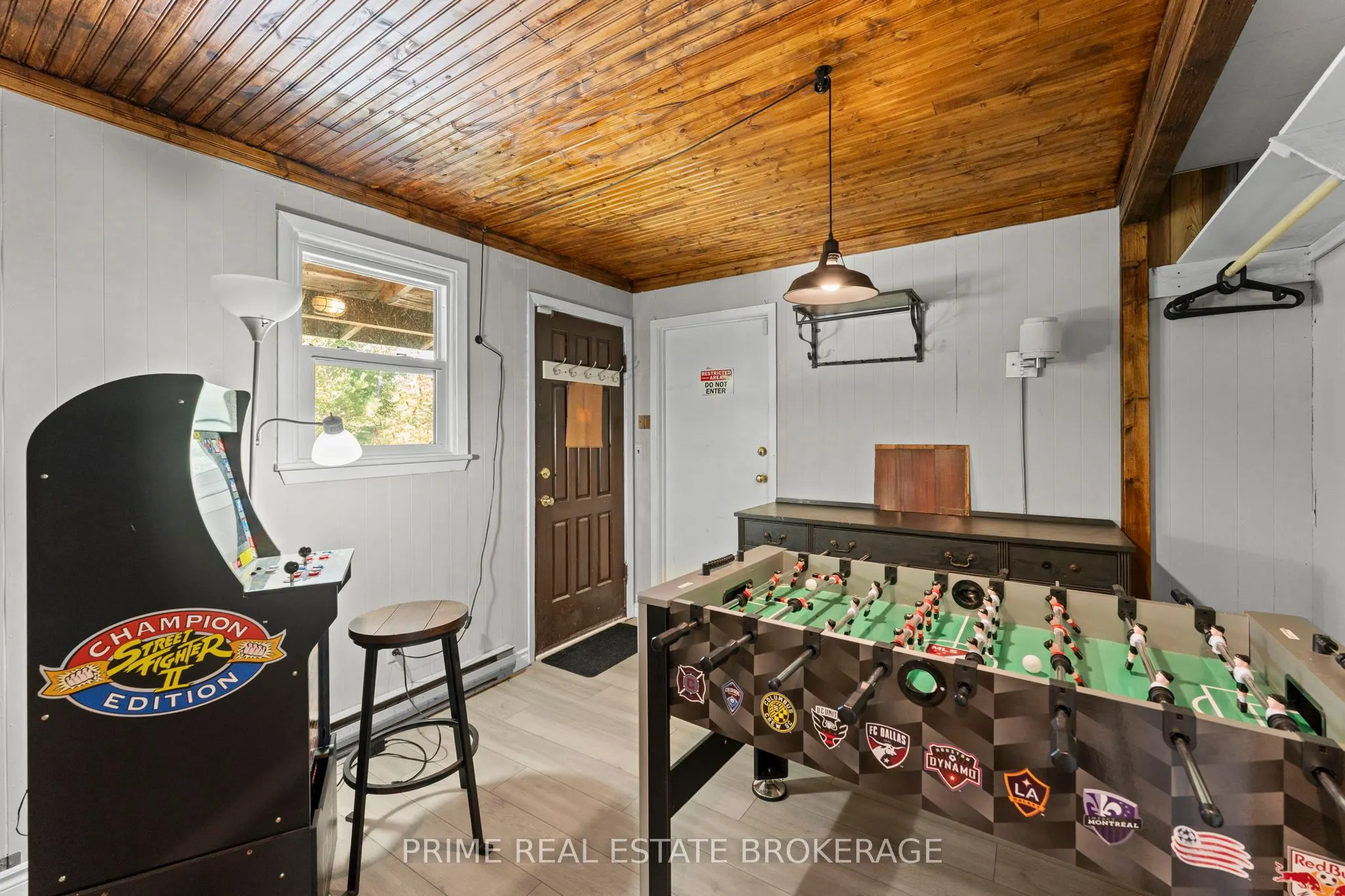 7166 Outer Drive