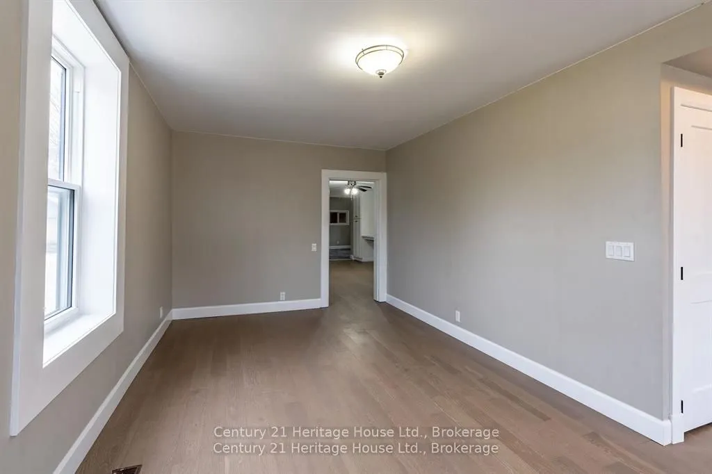 45 Brownlee Street S