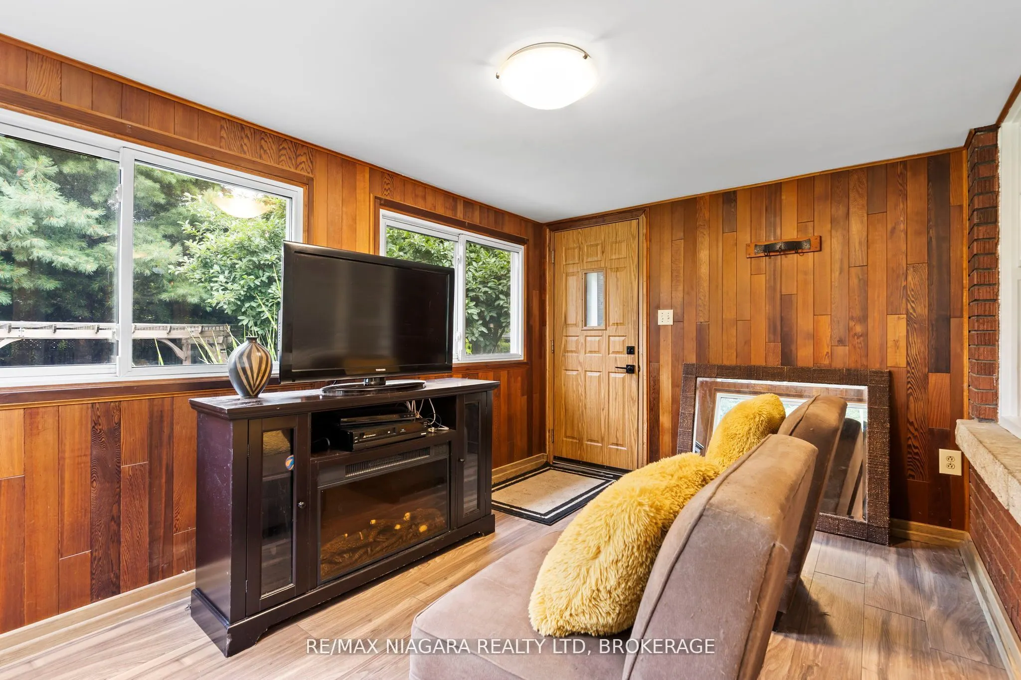 3416 Sheppard Crescent